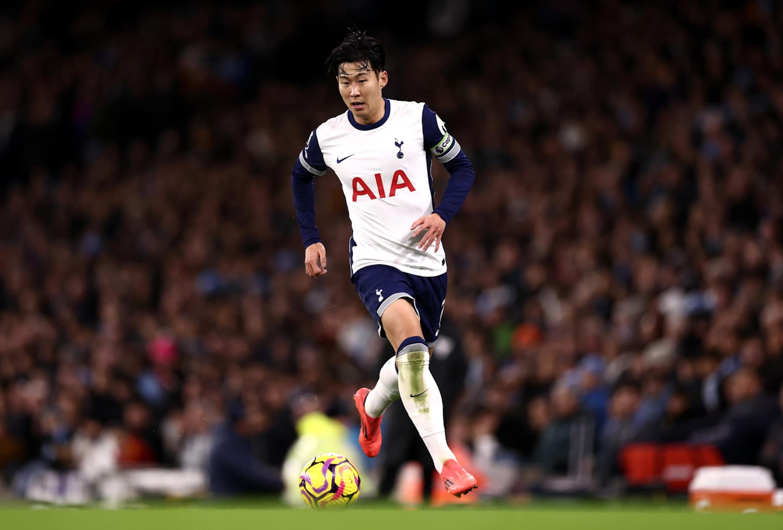 MANCHESTER, ENGLAND - NOVEMBER 23: Son Heung-Min of Tottenham Hotspur controls the ball during the Premier League match between Manchester City FC and Tottenham Hotspur FC at Etihad Stadium on November 23, 2024 in Manchester, England. (Photo by Naomi Baker/Getty Images)
