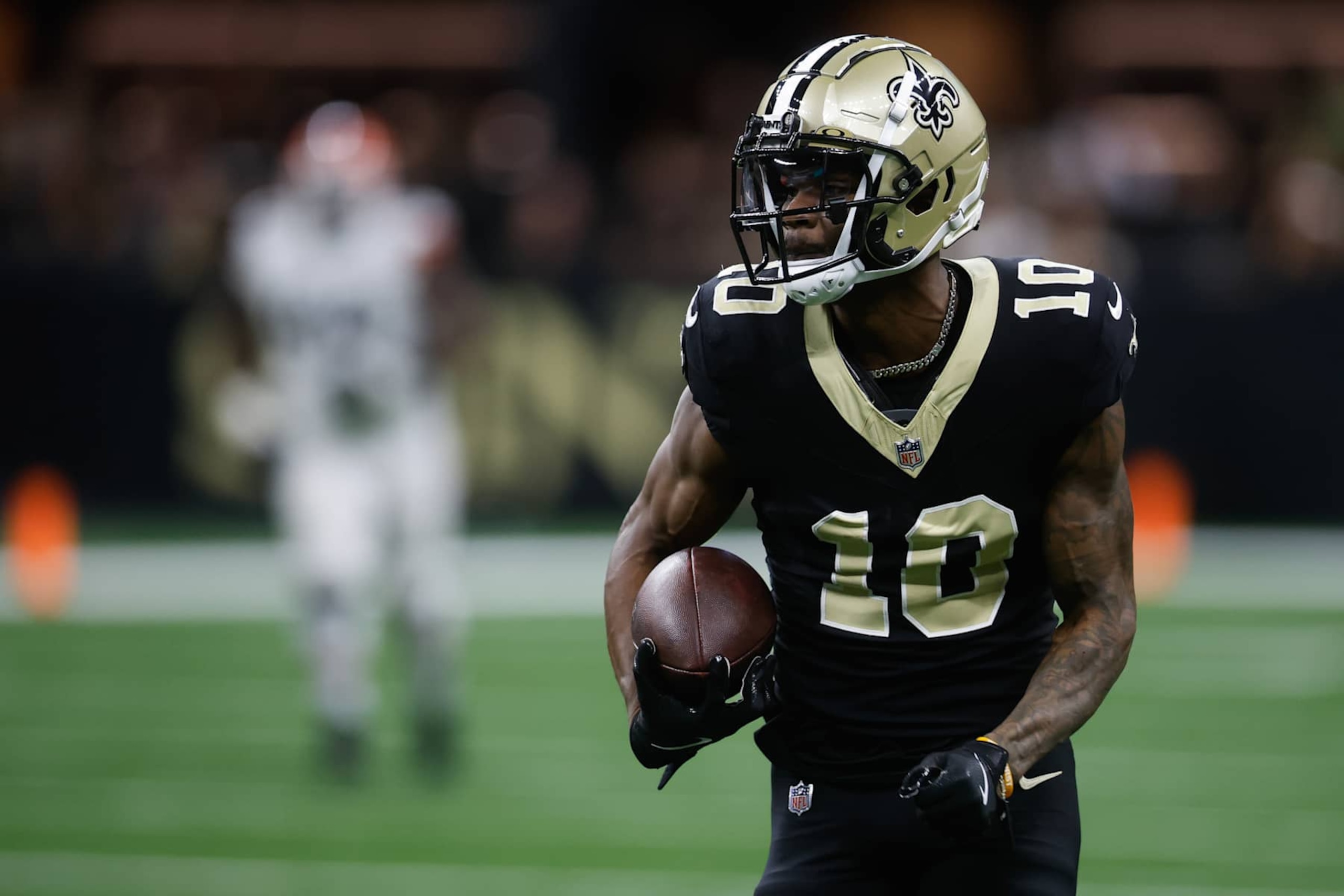 NEW ORLEANS, LOUISIANA - NOVEMBER 17: Marquez Valdes-Scantling #10 of the New Orleans Saints runs with the ball during the first half against the Cleveland Browns at Caesars Superdome on November 17, 2024 in New Orleans, Louisiana. (Photo by Chris Graythen/Getty Images)