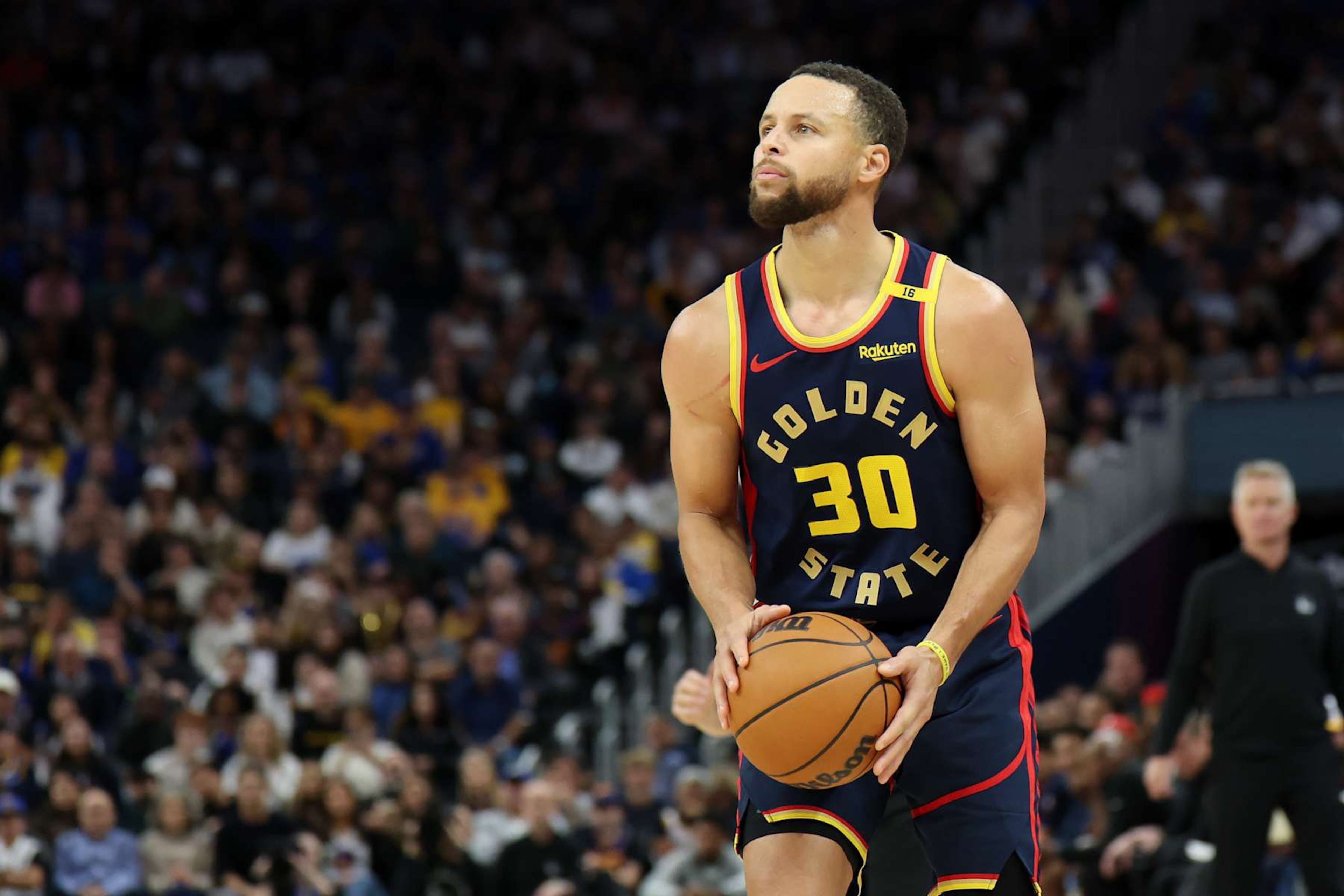 SAN FRANCISCO, CALIFORNIA - NOVEMBER 25: Stephen Curry #30 of the Golden State Warriors shoots the ball against the Brooklyn Nets at Chase Center on November 25, 2024 in San Francisco, California. NOTE TO USER: User expressly acknowledges and agrees that, by downloading and/or using this photograph, user is consenting to the terms and conditions of the Getty Images License Agreement. (Photo by Ezra Shaw/Getty Images) SAN FRANCISCO, CALIFORNIA - NOVEMBER 25: Stephen Curry #30 of the Golden State Warriors shoots the ball against the Brooklyn Nets at Chase Center on November 25, 2024 in San Francisco, California. NOTE TO USER: User expressly acknowledges and agrees that, by downloading and/or using this photograph, user is consenting to the terms and conditions of the Getty Images License Agreement. (Photo by Ezra Shaw/Getty Images)