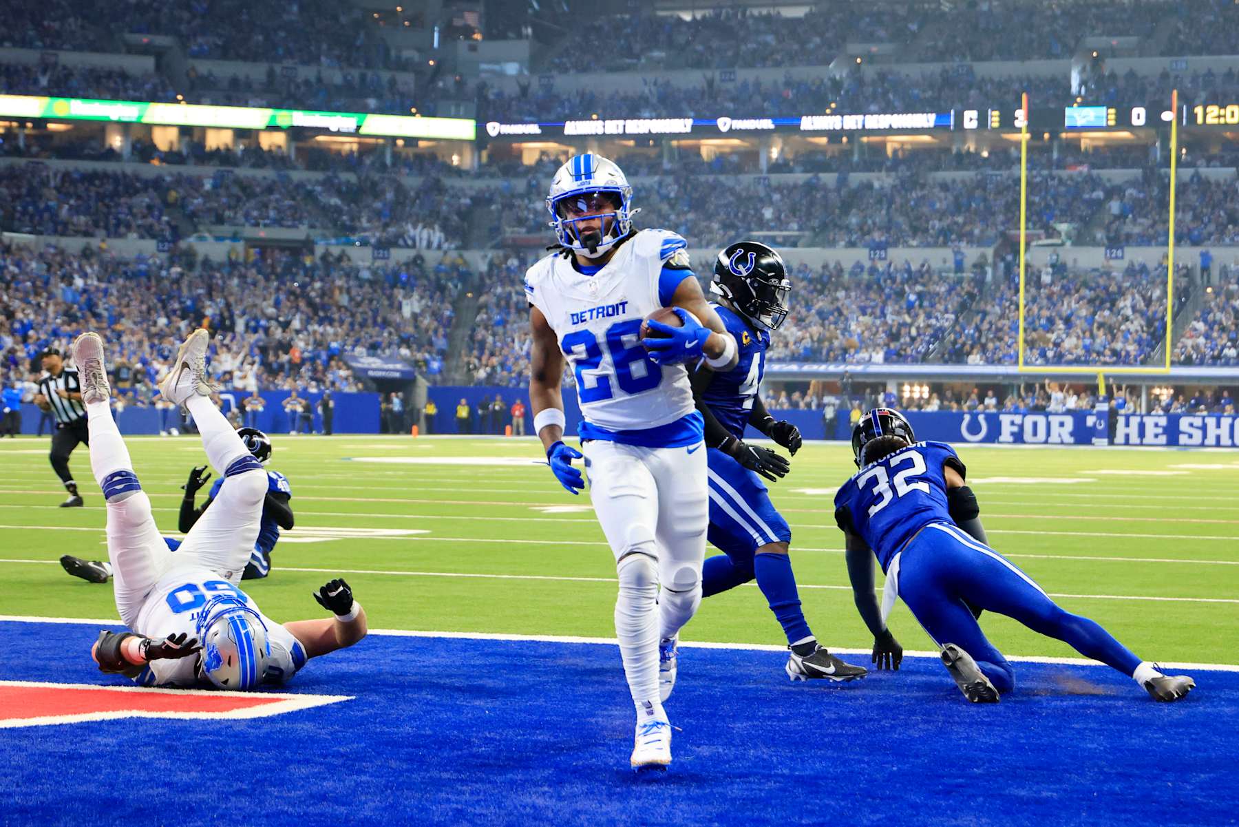 INDIANAPOLIS, INDIANA - NOVEMBER 24: Jahmyr Gibbs #26 of the Detroit Lions runs for a touchdown during the second quarter against the Indianapolis Colts at Lucas Oil Stadium on November 24, 2024 in Indianapolis, Indiana. (Photo by Justin Casterline/Getty Images)