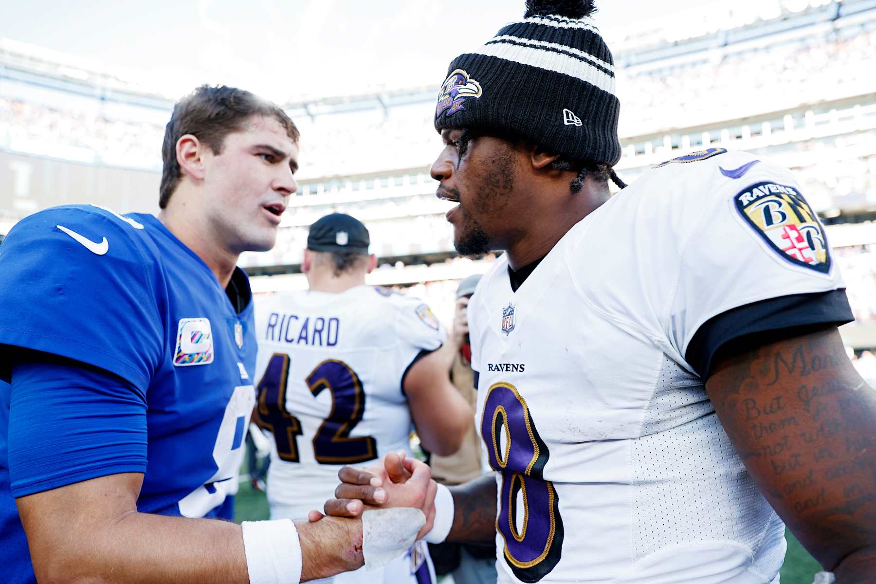 EAST RUTHERFORD, NEW JERSEY - OCTOBER 16: Daniel Jones #8 of the New York Giants shakes hands with Lamar Jackson #8 of the Baltimore Ravens after the game at MetLife Stadium on October 16, 2022 in East Rutherford, New Jersey. (Photo by Sarah Stier/Getty Images)