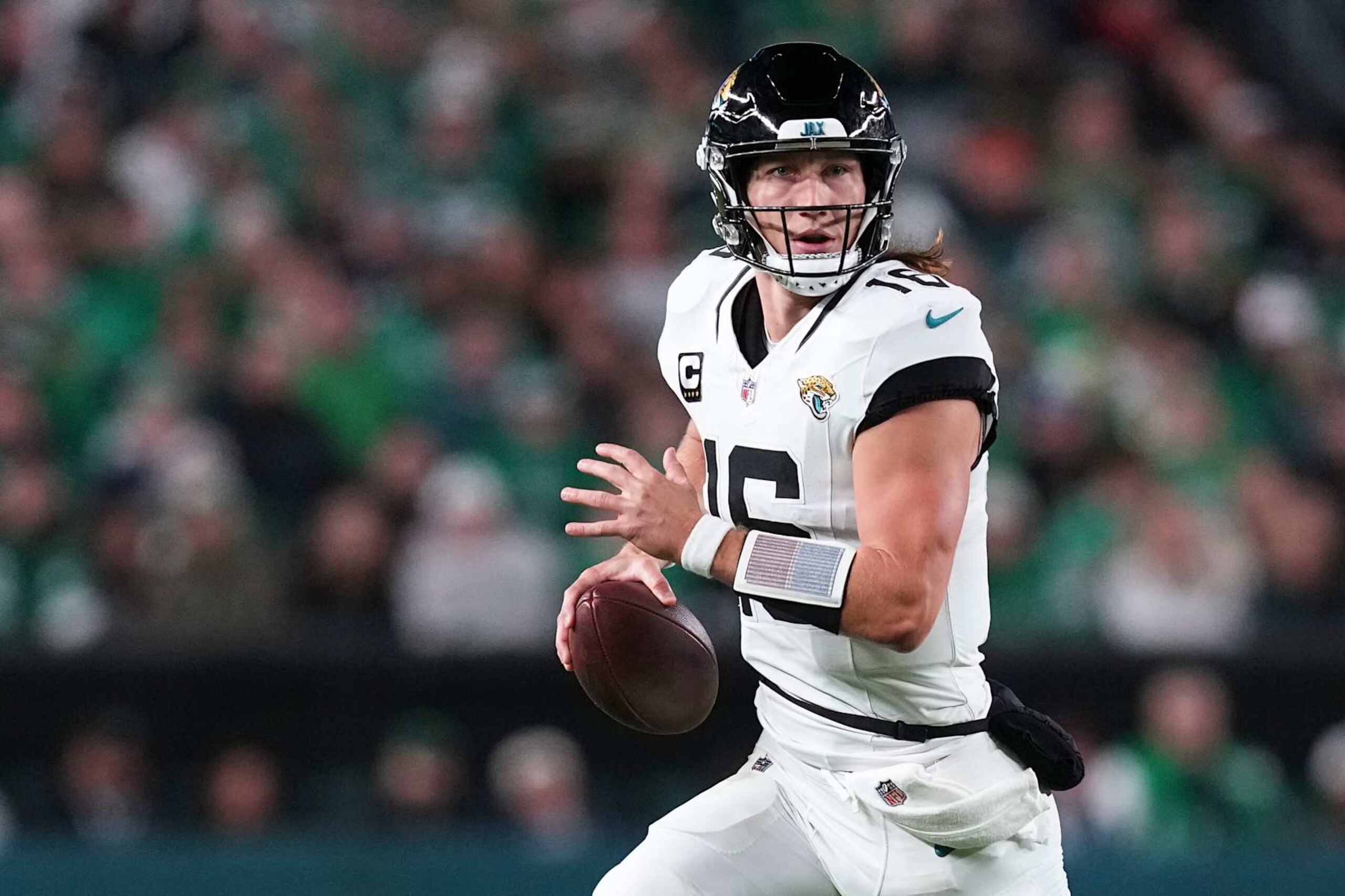 PHILADELPHIA, PENNSYLVANIA - NOVEMBER 3: Trevor Lawrence #16 of the Jacksonville Jaguars runs with the ball against the Philadelphia Eagles at Lincoln Financial Field on November 3, 2024 in Philadelphia, Pennsylvania. (Photo by Mitchell Leff/Getty Images)