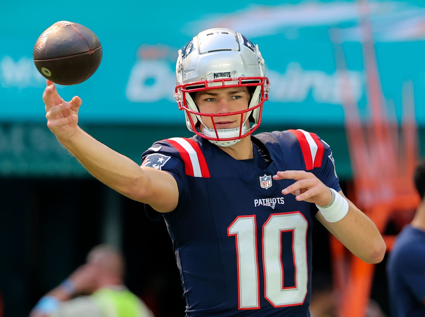Miami Gardens, FL - November 24: New England Patriots QB Drake Maye warms up before the game. (Photo by Matthew J. Lee/The Boston Globe via Getty Images)