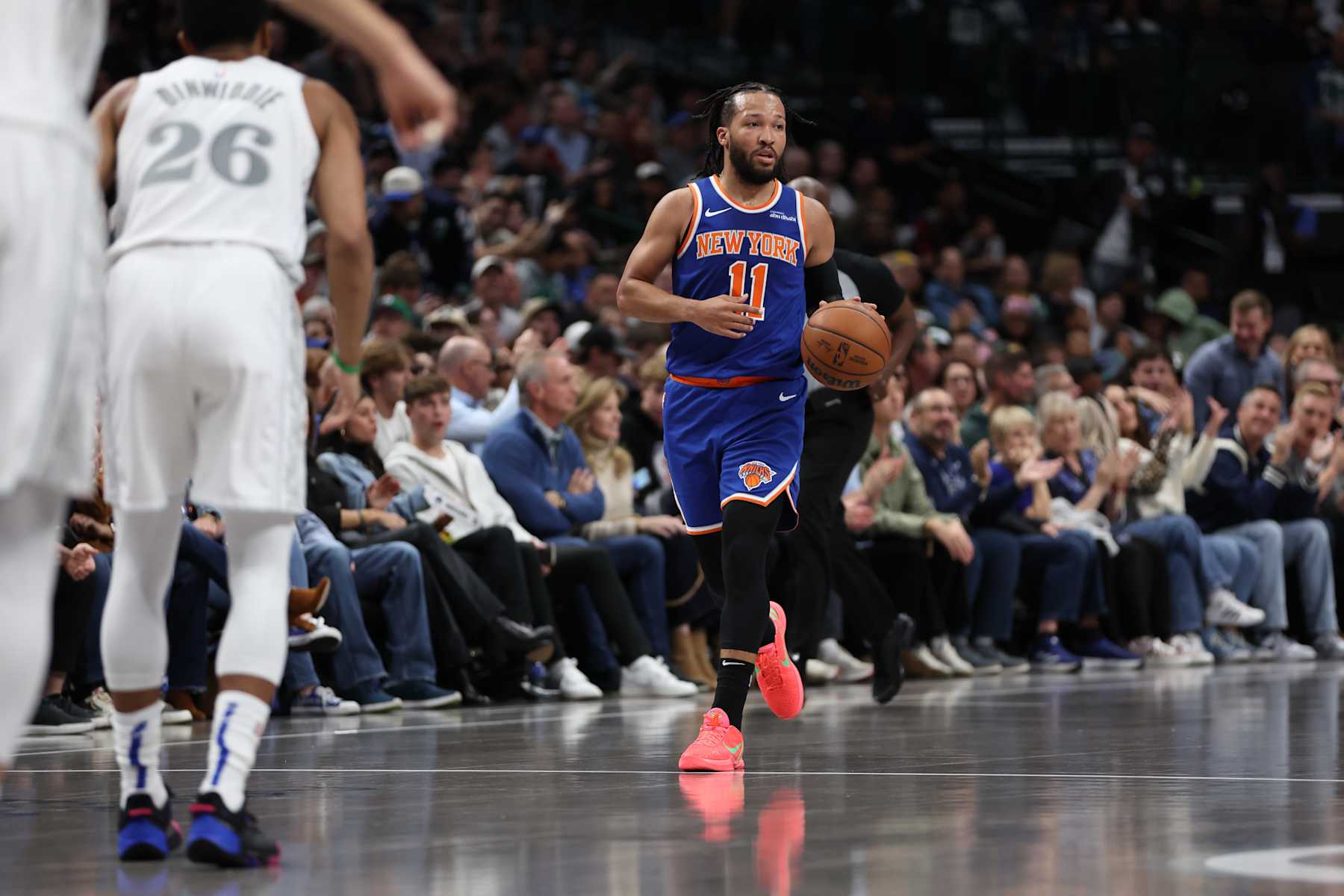 DALLAS, TX - NOVEMBER 27: Jalen Brunson #11 of the New York Knicks dribbles the ball during the game against the Dallas Mavericks  during a regular season game on November 27, 2024 at dalAmerican Airlines Center in Dallas, Texas. NOTE TO USER: User expressly acknowledges and agrees that, by downloading and or using this photograph, User is consenting to the terms and conditions of the Getty Images License Agreement. Mandatory Copyright Notice: Copyright 2024 NBAE (Photo by Tim Heitman/NBAE via Getty Images)