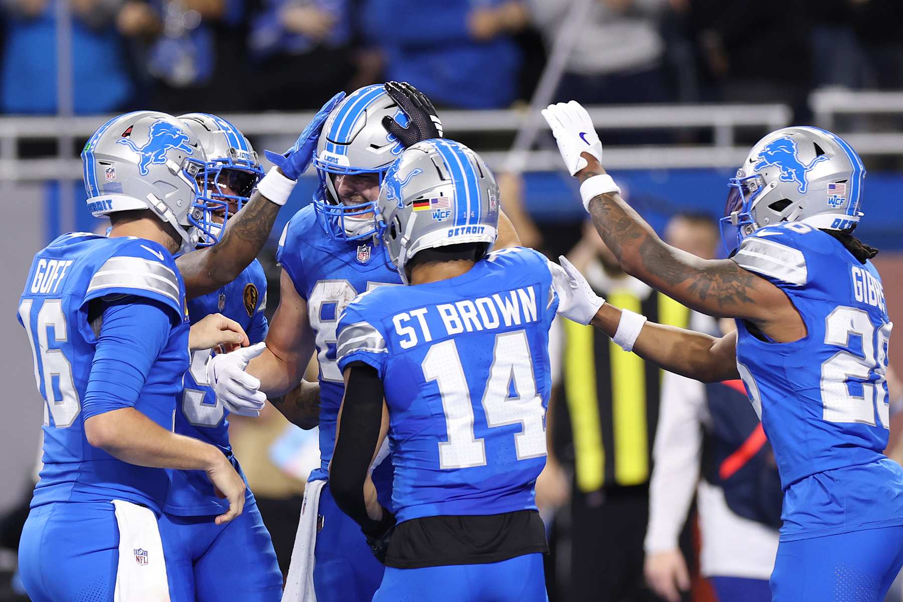 DETROIT, MICHIGAN - NOVEMBER 28: Sam LaPorta #87 of the Detroit Lions celebrates with teammates after a second quarter touchdown against the Chicago Bears at Ford Field on November 28, 2024 in Detroit, Michigan. (Photo by Mike Mulholland/Getty Images)
