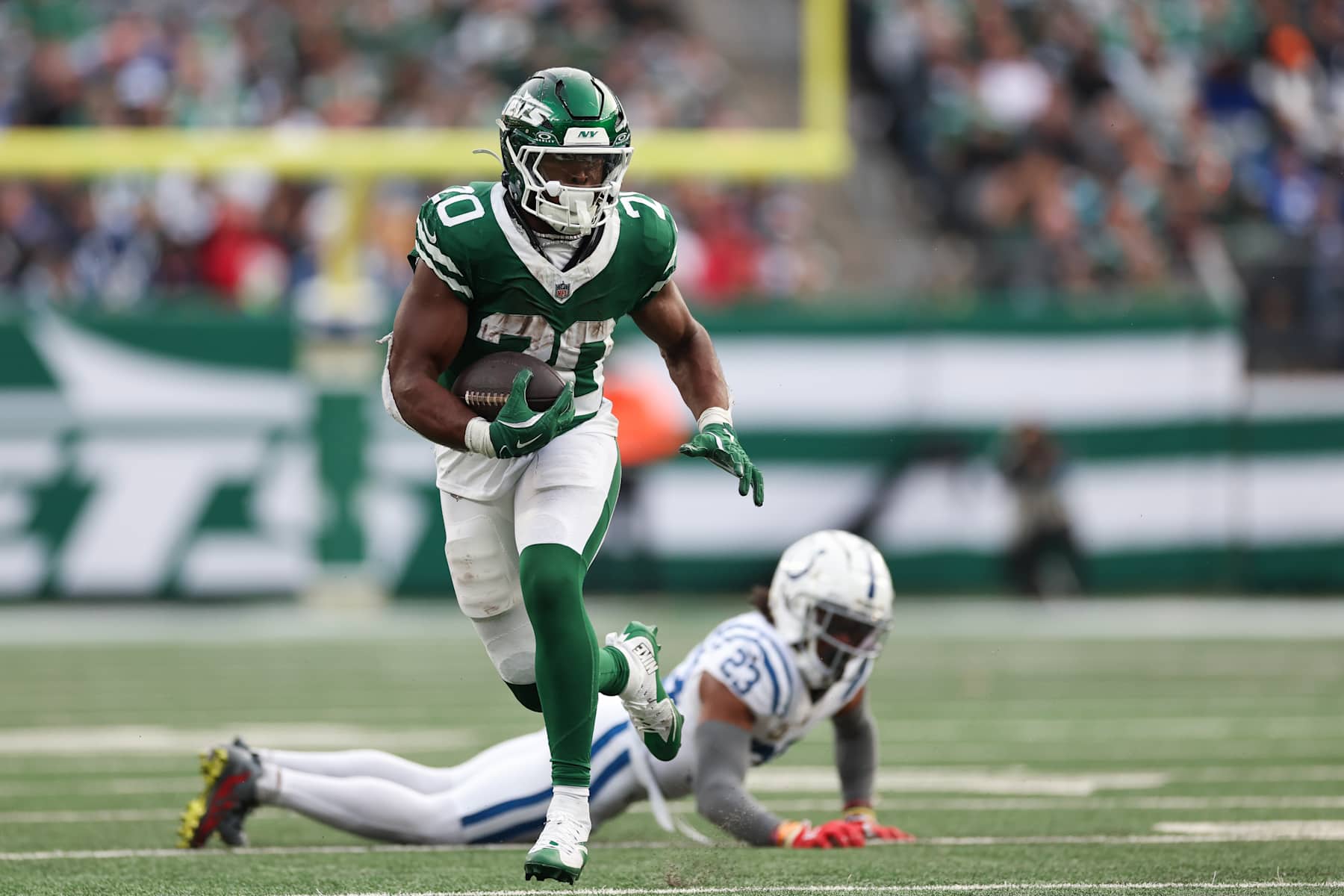 EAST RUTHERFORD, NEW JERSEY - NOVEMBER 17: Breece Hall #20 of the New York Jets runs with the ball  during the fourth quarter against the Indianapolis Colts at MetLife Stadium on November 17, 2024 in East Rutherford, New Jersey. (Photo by Luke Hales/Getty Images)