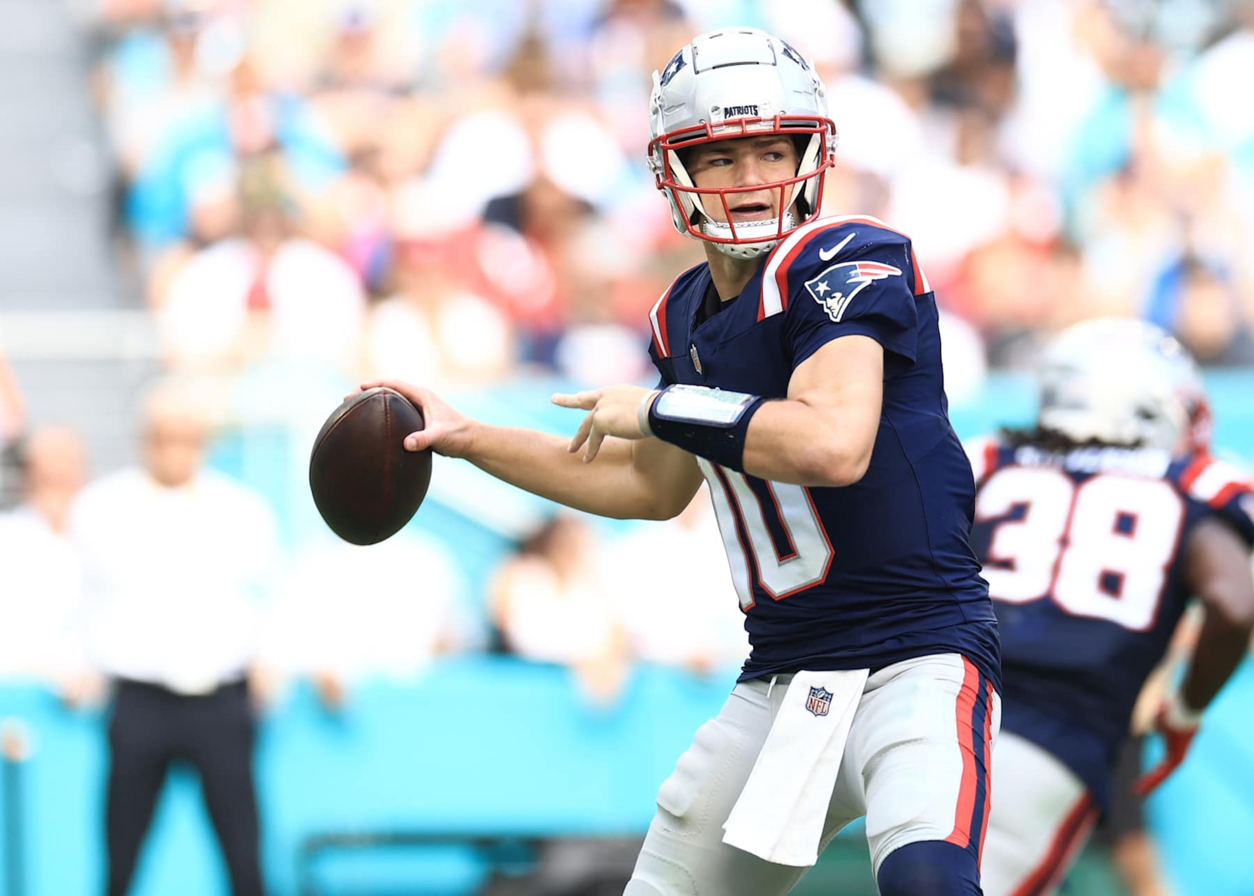 MIAMI GARDENS, FLORIDA - NOVEMBER 24: Drake Maye #10 of the New England Patriots in action against the Miami Dolphins at Hard Rock Stadium on November 24, 2024 in Miami Gardens, Florida. (Photo by Carmen Mandato/Getty Images)