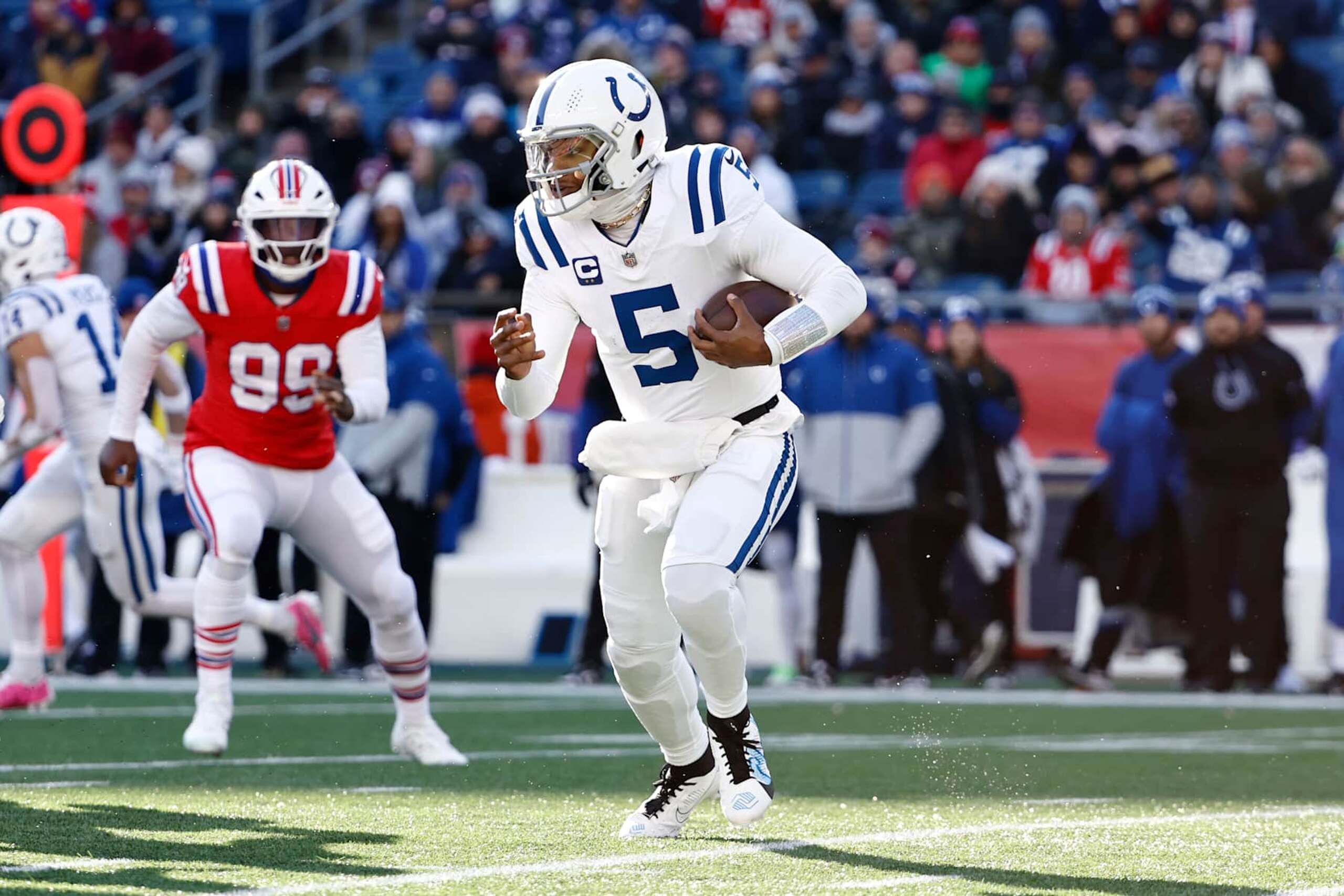 FOXBOROUGH, MASSACHUSETTS - DECEMBER 01: Anthony Richardson #5 of the Indianapolis Colts runs the ball up the field during the first half of a game against the New England Patriots at Gillette Stadium on December 01, 2024 in Foxborough, Massachusetts. (Photo by Winslow Townson/Getty Images)