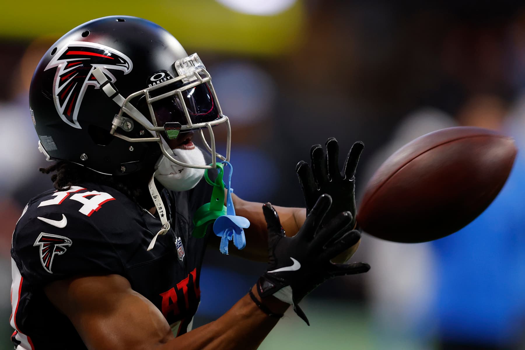 ATLANTA, GEORGIA - DECEMBER 01: Ray-Ray McCloud III #34 of the Atlanta Falcons warms up before the game against the Los Angeles Chargers at Mercedes-Benz Stadium on December 01, 2024 in Atlanta, Georgia. (Photo by Todd Kirkland/Getty Images)