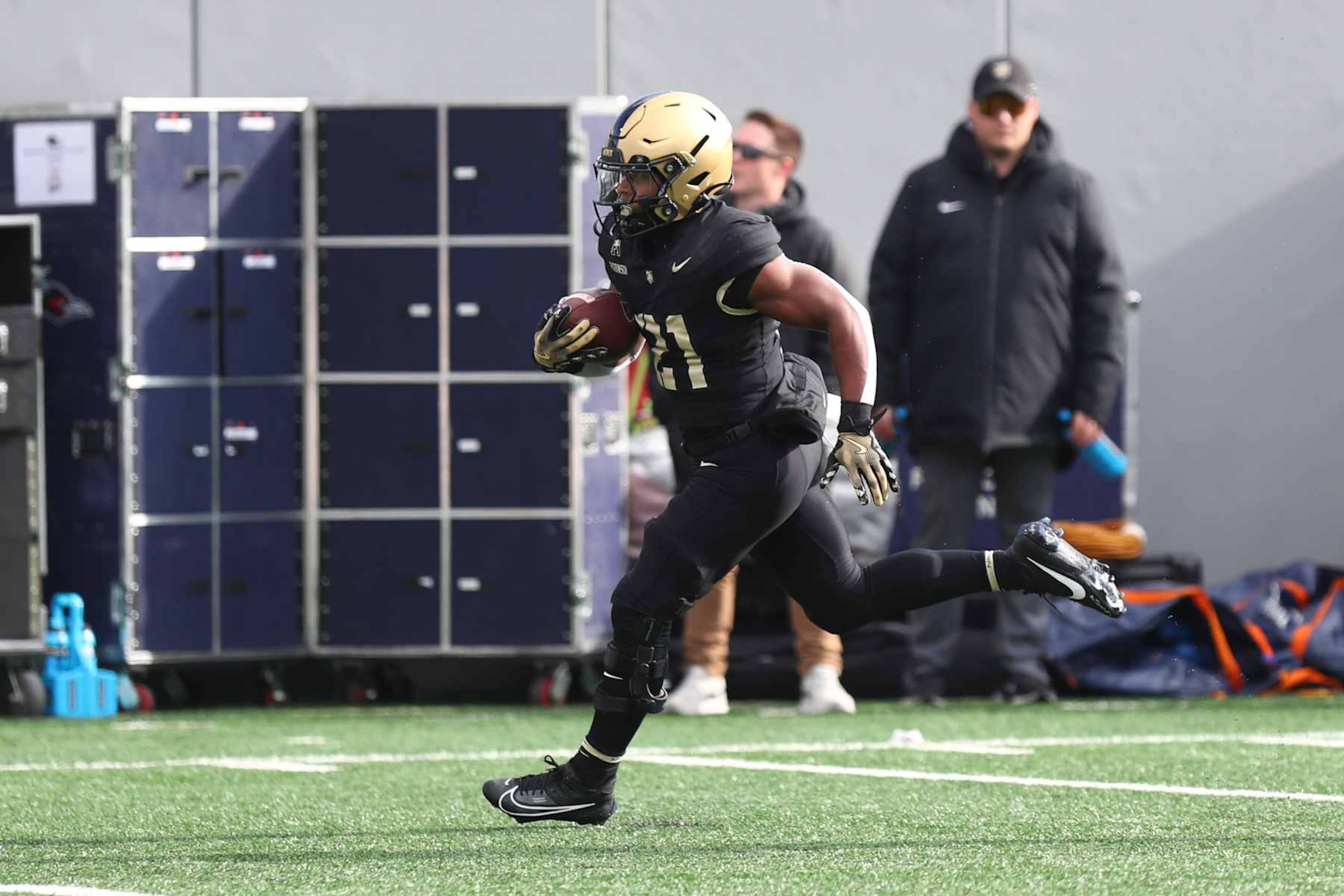 WEST POINT, NEW YORK - NOVEMBER 30: Tyrell Robinson #21 of the Army Black Knights catches a pass for a touchdown in the first quarter against the UTSA Roadrunners at Michie Stadium on November 30, 2024 in West Point, New York.  (Photo by Edward Diller/Getty Images)