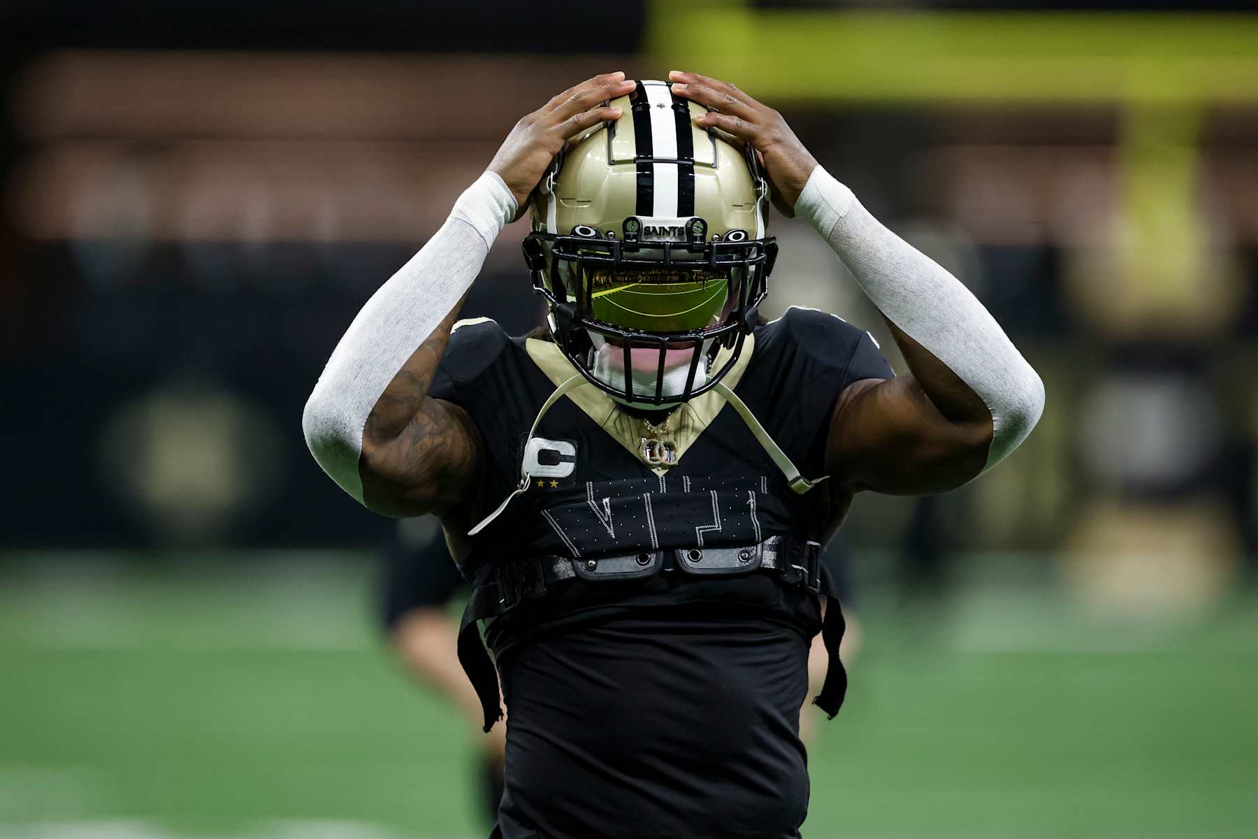 NEW  ORLEANS, LOUISIANA - DECEMBER 1: Alvin Kamara #41 of the New Orleans Saints warms up before a game against the Los Angeles Rams at the Caesars Superdome on December 1, 2024 in New Orleans, Louisiana.  (Photo by Derick E. Hingle/Getty Images)