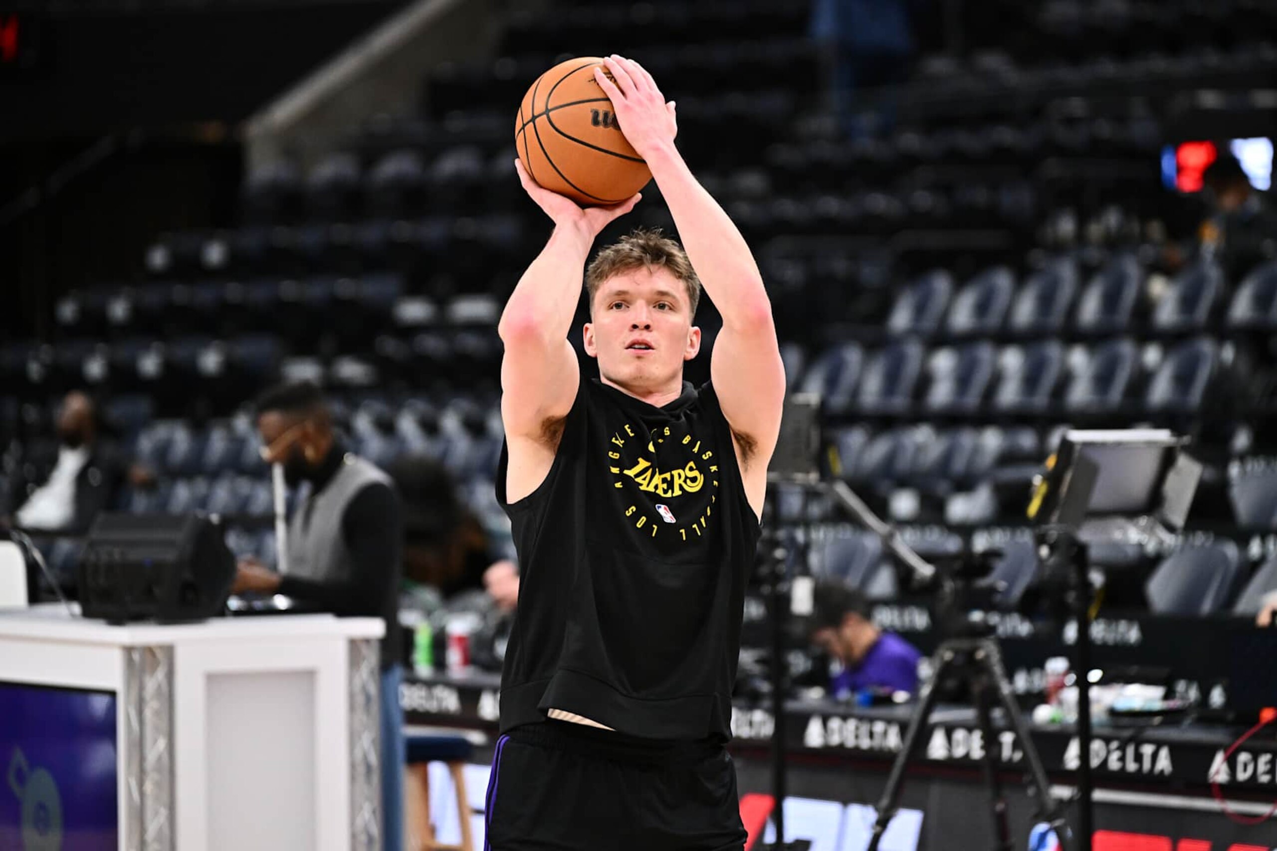 SALT LAKE CITY, UT - DECEMBER 1: Dalton Knecht #4 of the Los Angeles Lakers warms up before the game against the Utah Jazz on December 1, 2024 at Delta Center in Salt Lake City, Utah. NOTE TO USER: User expressly acknowledges and agrees that, by downloading and or using this Photograph, User is consenting to the terms and conditions of the Getty Images License Agreement. Mandatory Copyright Notice: Copyright 2024 NBAE (Photo by Jamie Sabau/NBAE via Getty Images)
