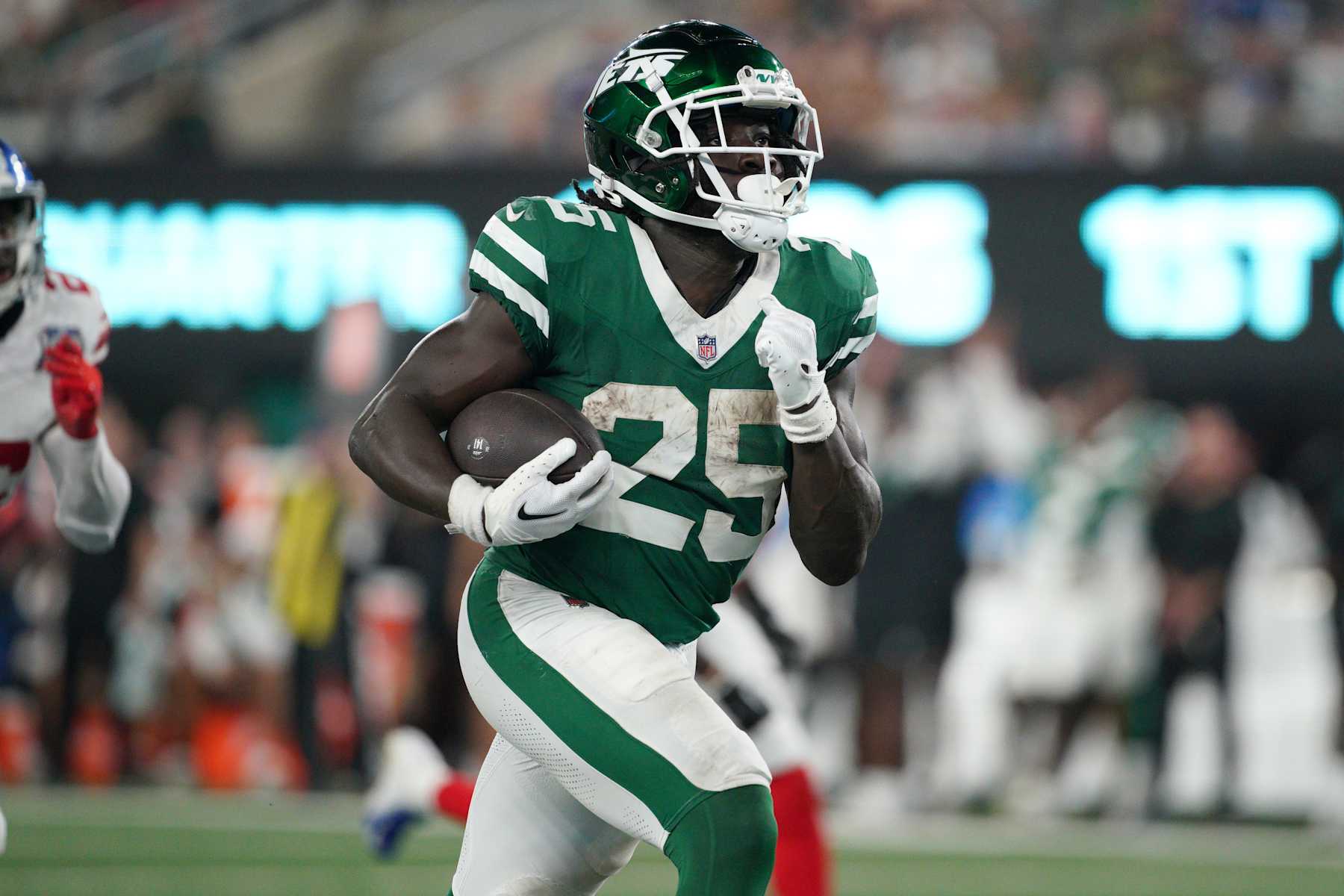 EAST RUTHERFORD, NEW JERSEY - AUGUST 24: Israel Abanikanda #25 of the New York Jets runs the ball against the New York Giants during the second quarter of a preseason game at MetLife Stadium on August 24, 2024 in East Rutherford, New Jersey. (Photo by Evan Bernstein/Getty Images)