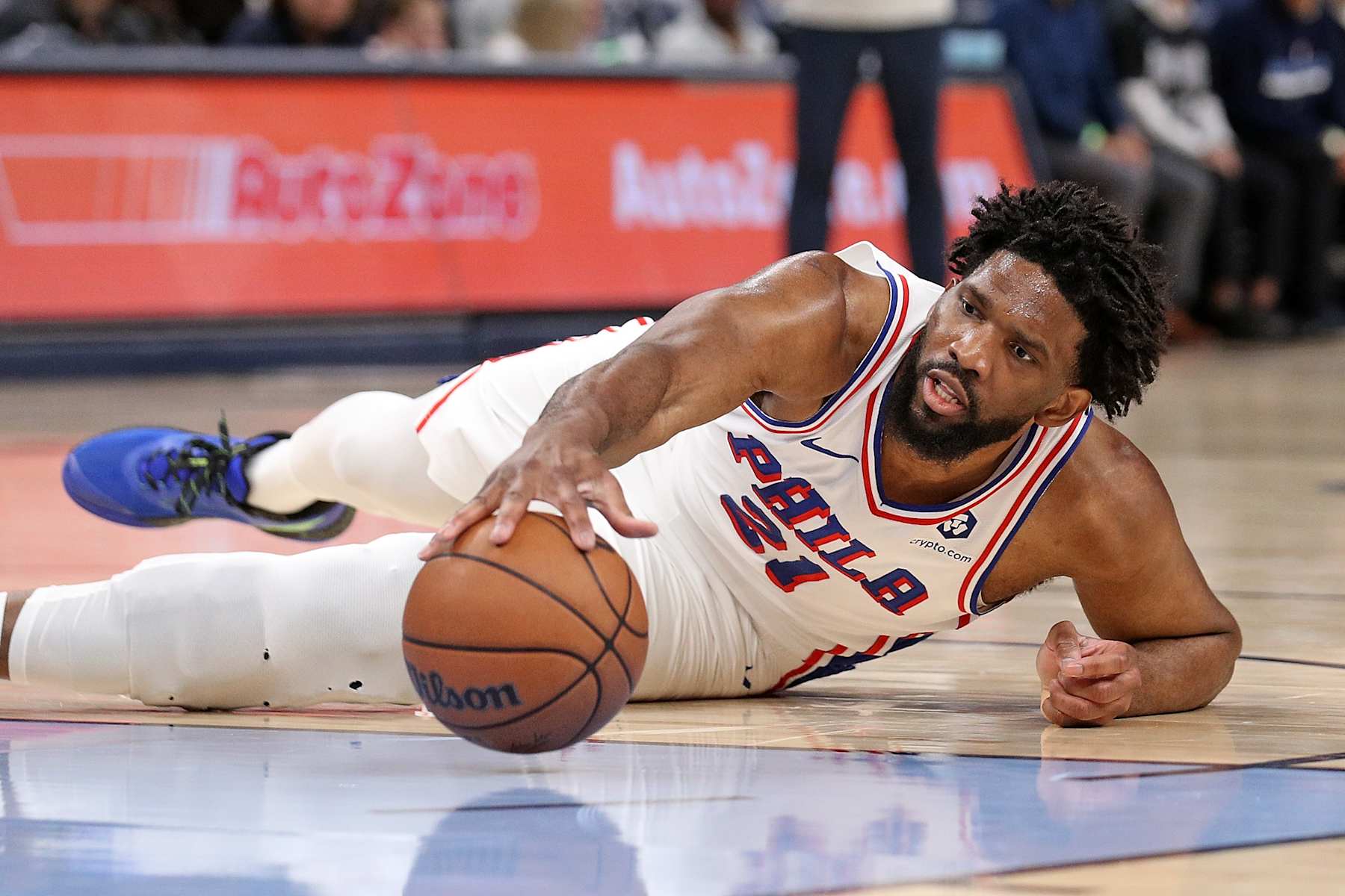 MEMPHIS, TENNESSEE - NOVEMBER 20: Joel Embiid #21 of the Philadelphia 76ers handles the ball during the game against the Memphis Grizzlies at FedExForum on November 20, 2024 in Memphis, Tennessee. NOTE TO USER: User expressly acknowledges and agrees that, by downloading and or using this photograph, User is consenting to the terms and conditions of the Getty Images License Agreement. (Photo by Justin Ford/Getty Images)