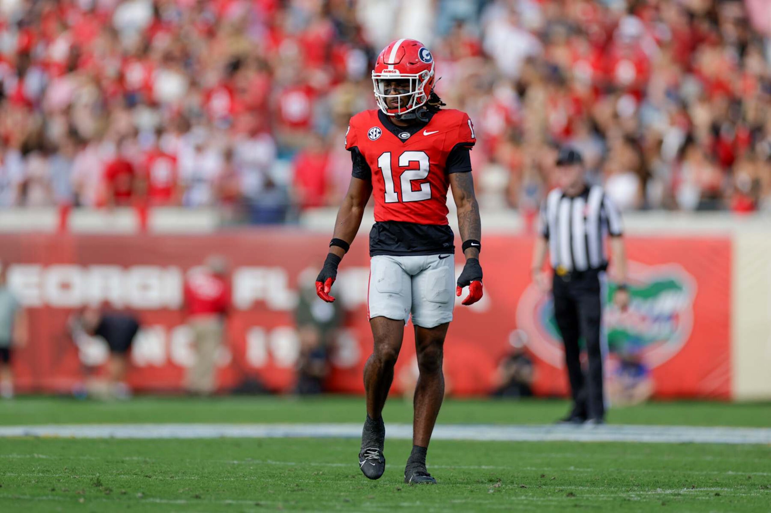 JACKSONVILLE, FL - NOVEMBER 02: Georgia Bulldogs defensive back Julian Humphrey (12) lines up for a play during the game between the Georgia Bulldogs and the Florida Gators on November 2, 2024 at EverBank Stadium in Jacksonville, Fl. (Photo by David Rosenblum/Icon Sportswire via Getty Images)