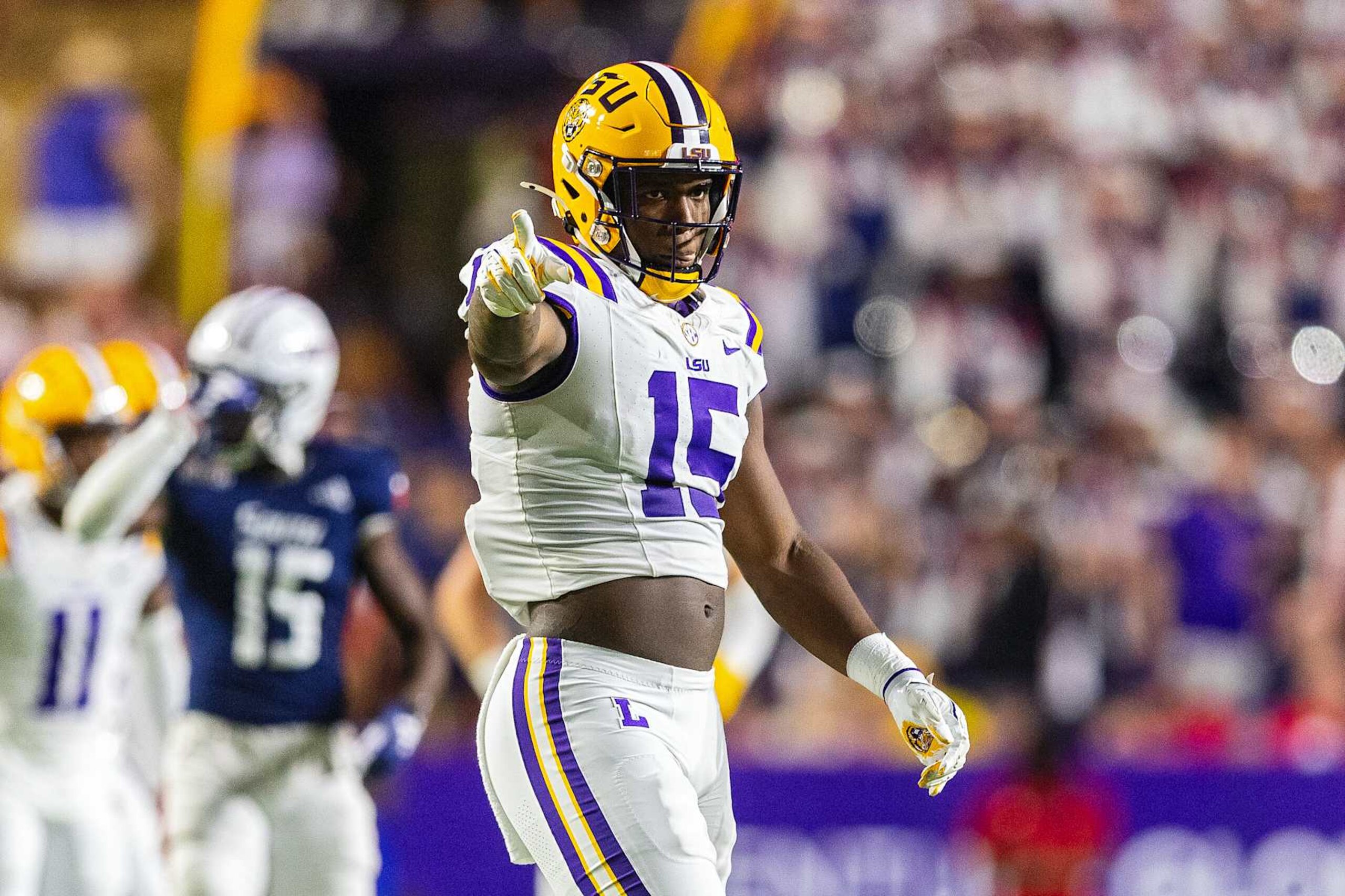 BATON ROUGE, LA - SEPTEMBER 28: LSU Tigers defensive end Da'Shawn Womack (15) signals a first down during a college football game between the LSU Tigers and the South Alabama Jaguars on September 28, 2024, at Tiger Stadium, in Baton Rouge, Louisiana. (Photo by John Korduner/Icon Sportswire via Getty Images)