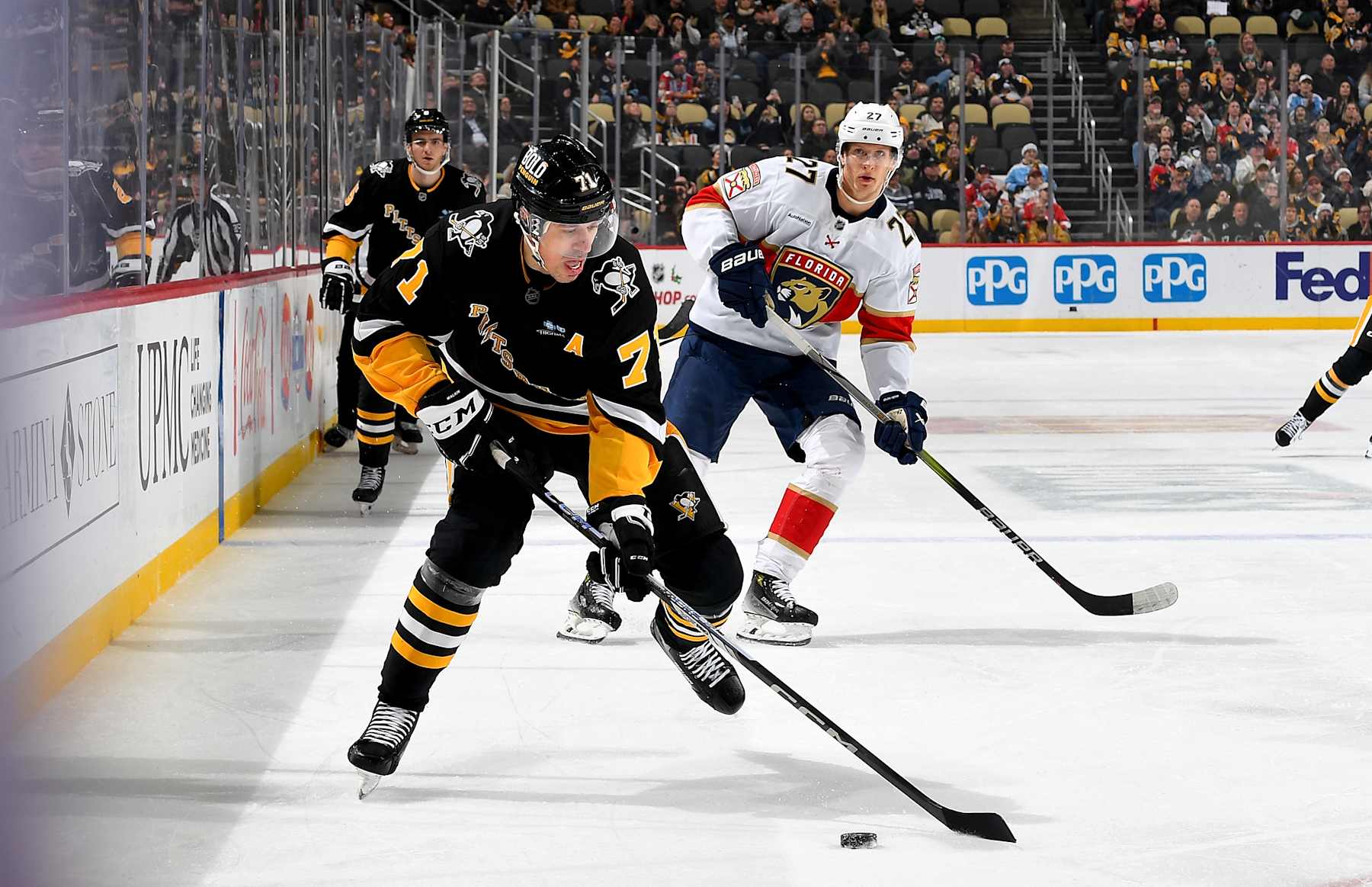 PITTSBURGH, PA - DECEMBER 03:  Evgeni Malkin #71 of the Pittsburgh Penguins skates against Eetu Luostarinen #27 of the Florida Panthers at PPG PAINTS Arena on December 3, 2024 in Pittsburgh, Pennsylvania. (Photo by Joe Sargent/NHLI via Getty Images)