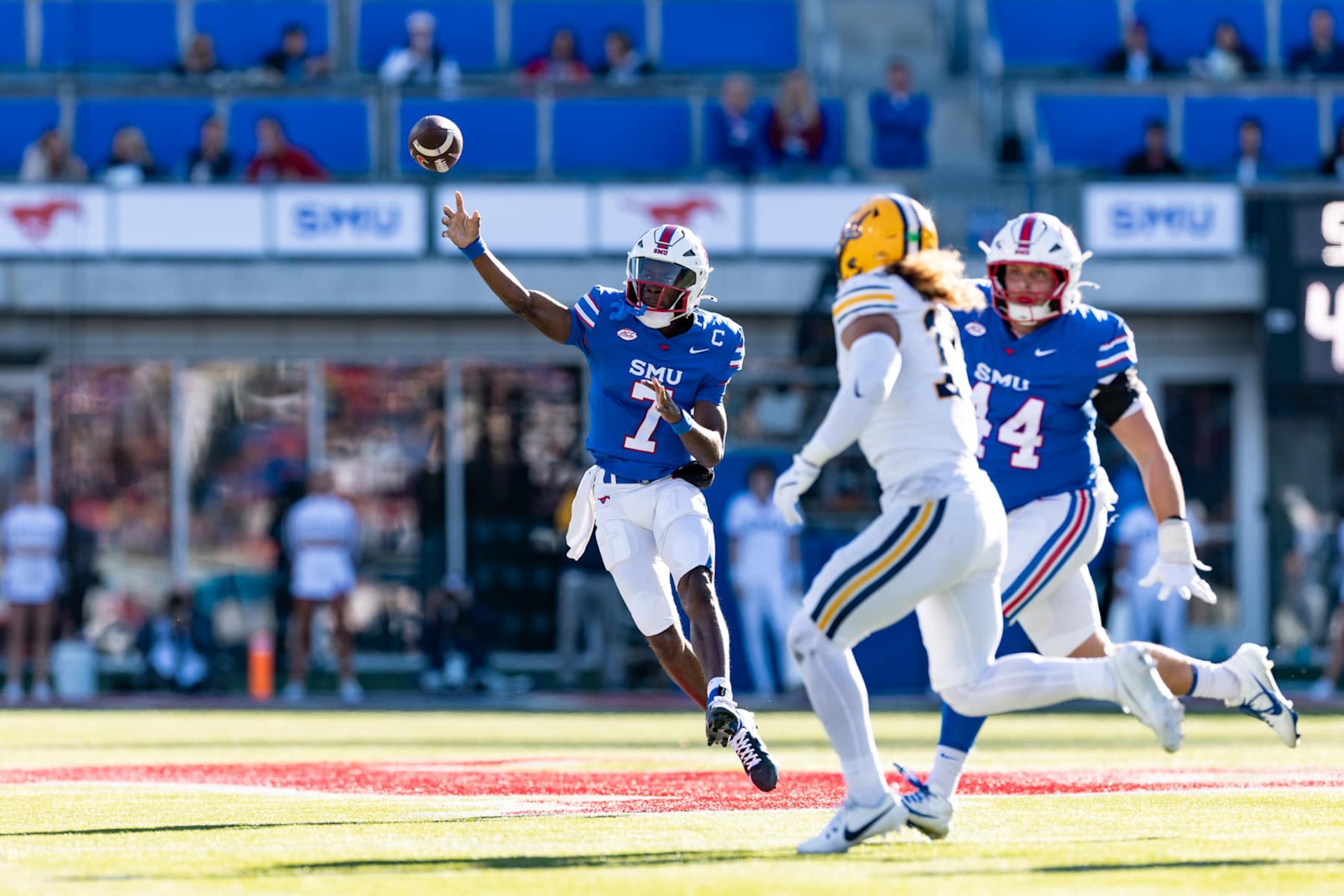 DALLAS, TX - NOVEMBER 30: SMU Mustangs quarterback Kevin Jennings (#7) throws a pass down field during the Atlantic Coast Conference college football game between the SMU Mustangs and the Cal Golden Bears on November 30, 2024, at Gerald J. Ford Stadium in Dallas, TX.  (Photo by Matthew Visinsky/Icon Sportswire via Getty Images)