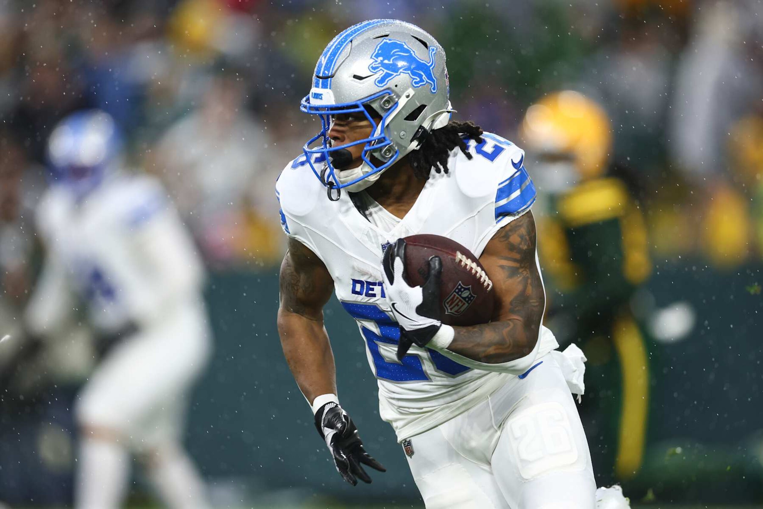 GREEN BAY, WISCONSIN - NOVEMBER 03: Jahmyr Gibbs #26 of the Detroit Lions carries the ball during the first half of an NFL football game against the Green Bay Packers at Lambeau Field on November 3, 2024 in Green Bay, Wisconsin. (Photo by Kevin Sabitus/Getty Images)