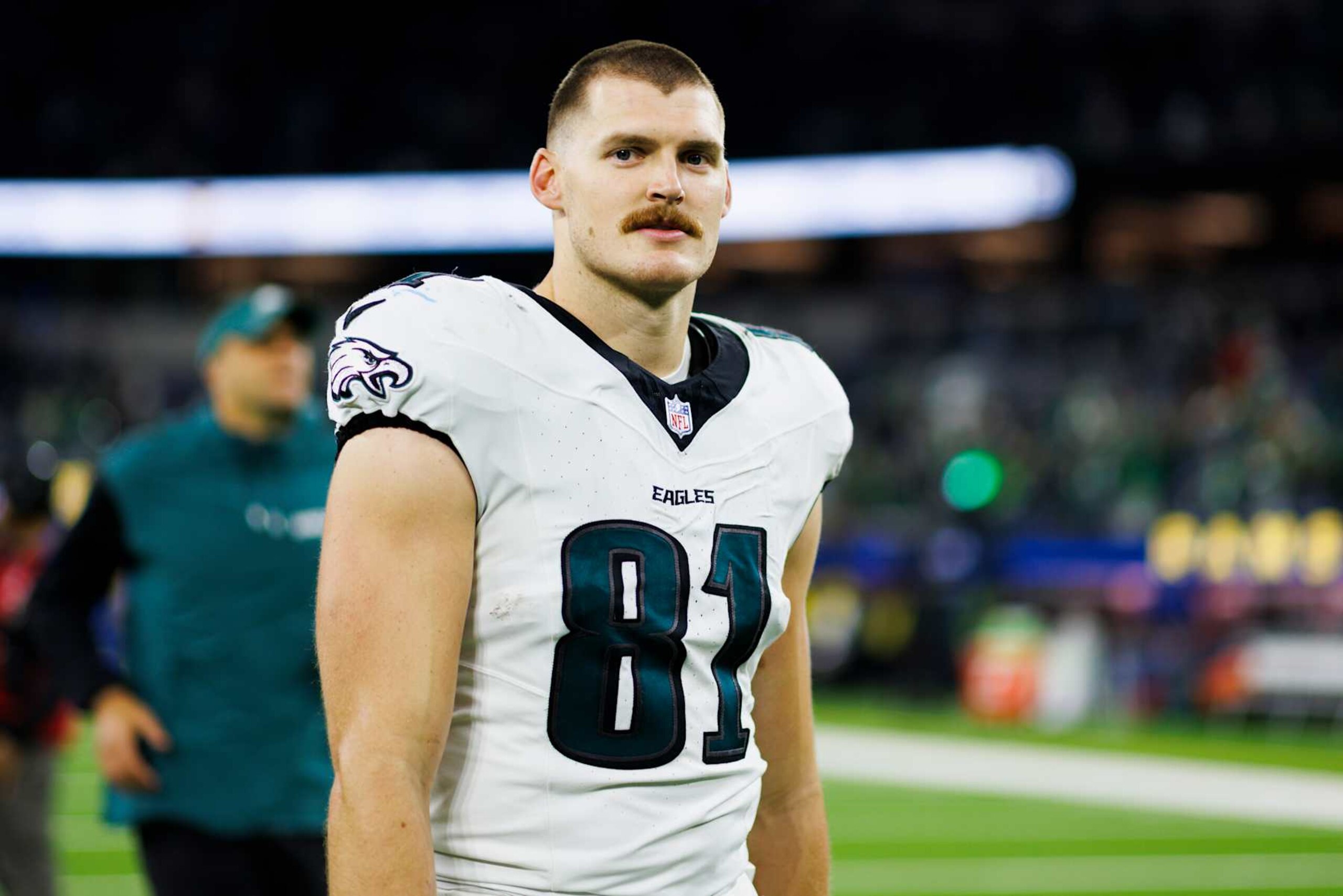 INGLEWOOD, CALIFORNIA - NOVEMBER 24: Grant Calcaterra #81 of the Philadelphia Eagles walks off the field after a gameagainst the Los Angeles Rams at SoFi Stadium on November 24, 2024 in Inglewood, California. (Photo by Ric Tapia/Getty Images)