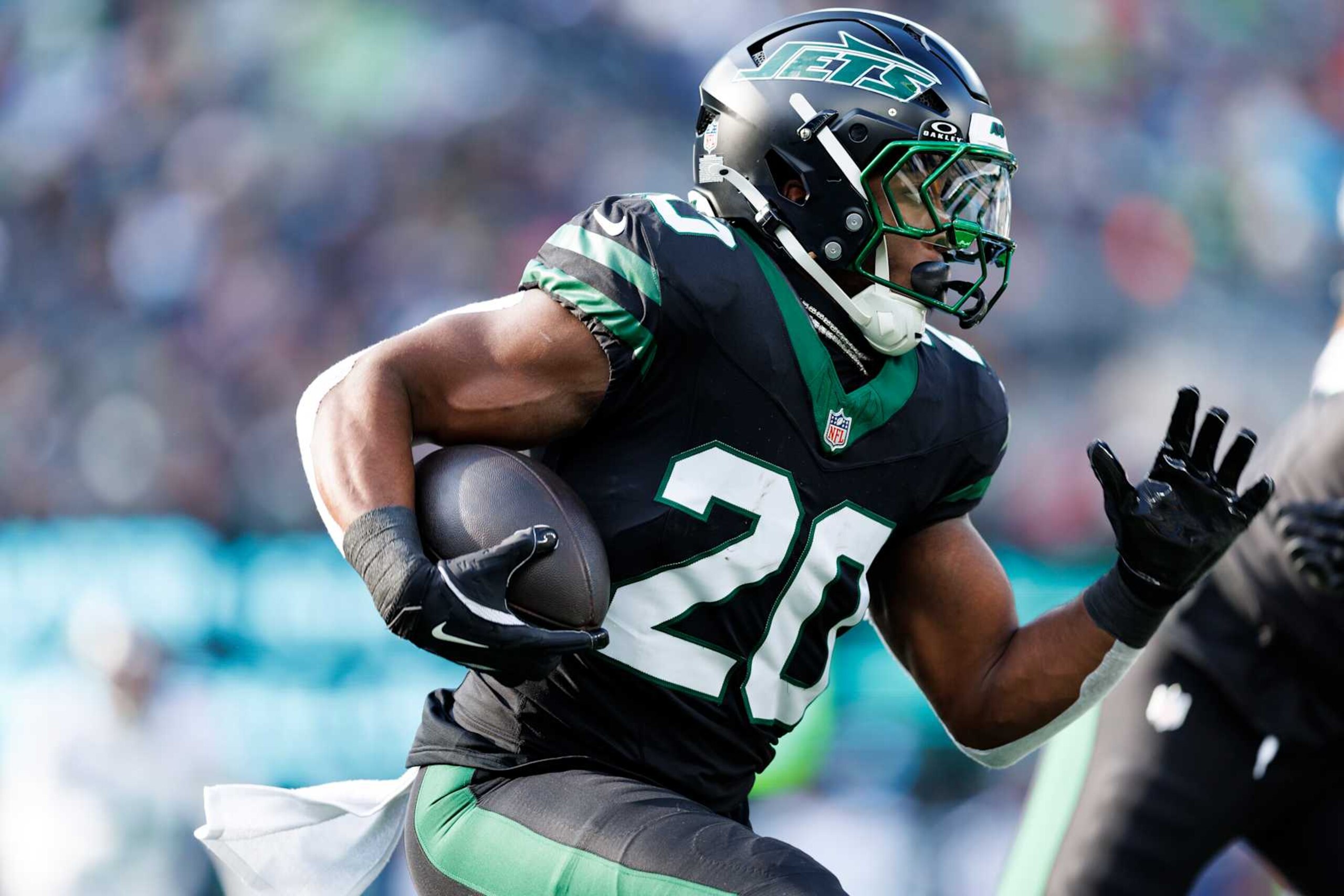 EAST RUTHERFORD, NEW JERSEY - DECEMBER 1: Running back Breece Hall #20 of the New York Jets carries the ball during the first half of an NFL football game against the Seattle Seahawks, at MetLife Stadium on December 1, 2024 in East Rutherford, New Jersey. (Photo by Brooke Sutton/Getty Images) EAST RUTHERFORD, NEW JERSEY - DECEMBER 1: Running back Breece Hall #20 of the New York Jets carries the ball during the first half of an NFL football game against the Seattle Seahawks, at MetLife Stadium on December 1, 2024 in East Rutherford, New Jersey. (Photo by Brooke Sutton/Getty Images)