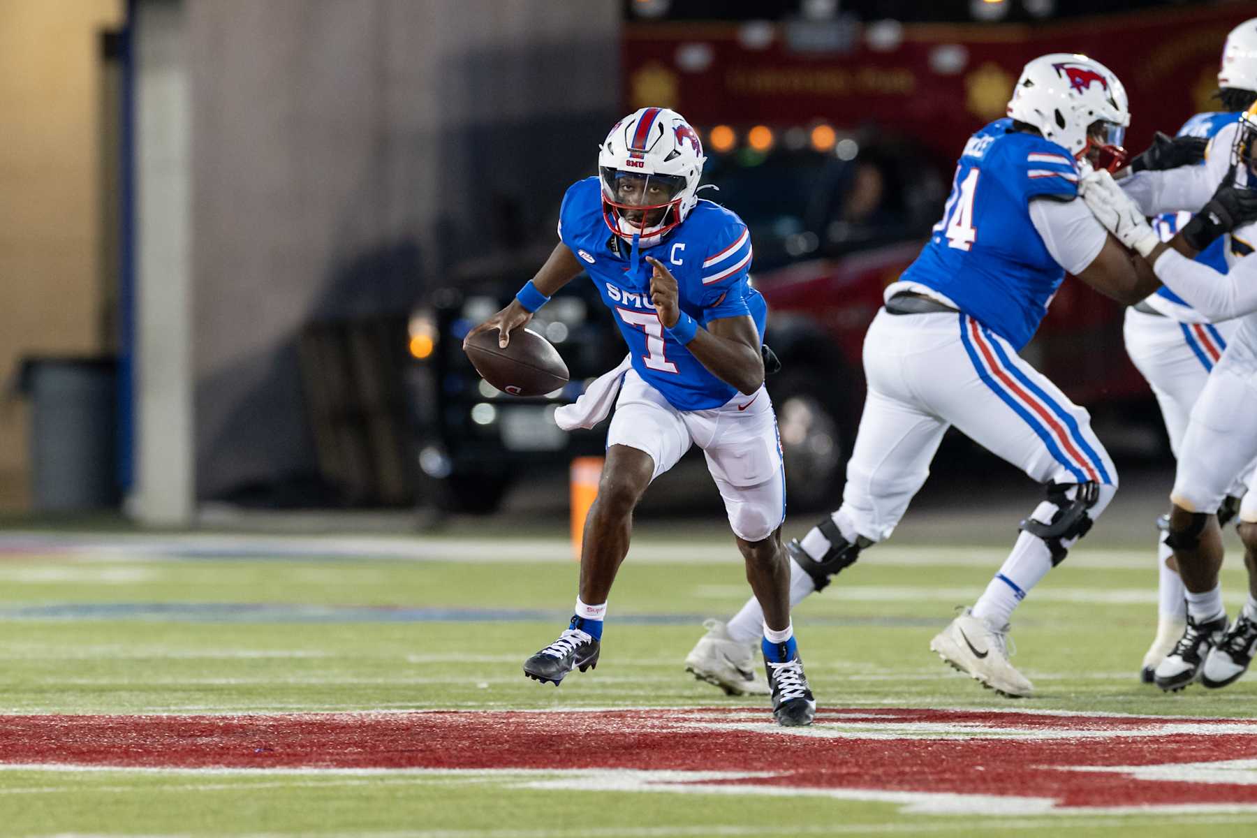 DALLAS, TX - NOVEMBER 30: SMU Mustangs quarterback Kevin Jennings (#7) runs up field during the Atlantic Coast Conference college football game between the SMU Mustangs and the Cal Golden Bears on November 30, 2024, at Gerald J. Ford Stadium in Dallas, TX.  (Photo by Matthew Visinsky/Icon Sportswire via Getty Images)
