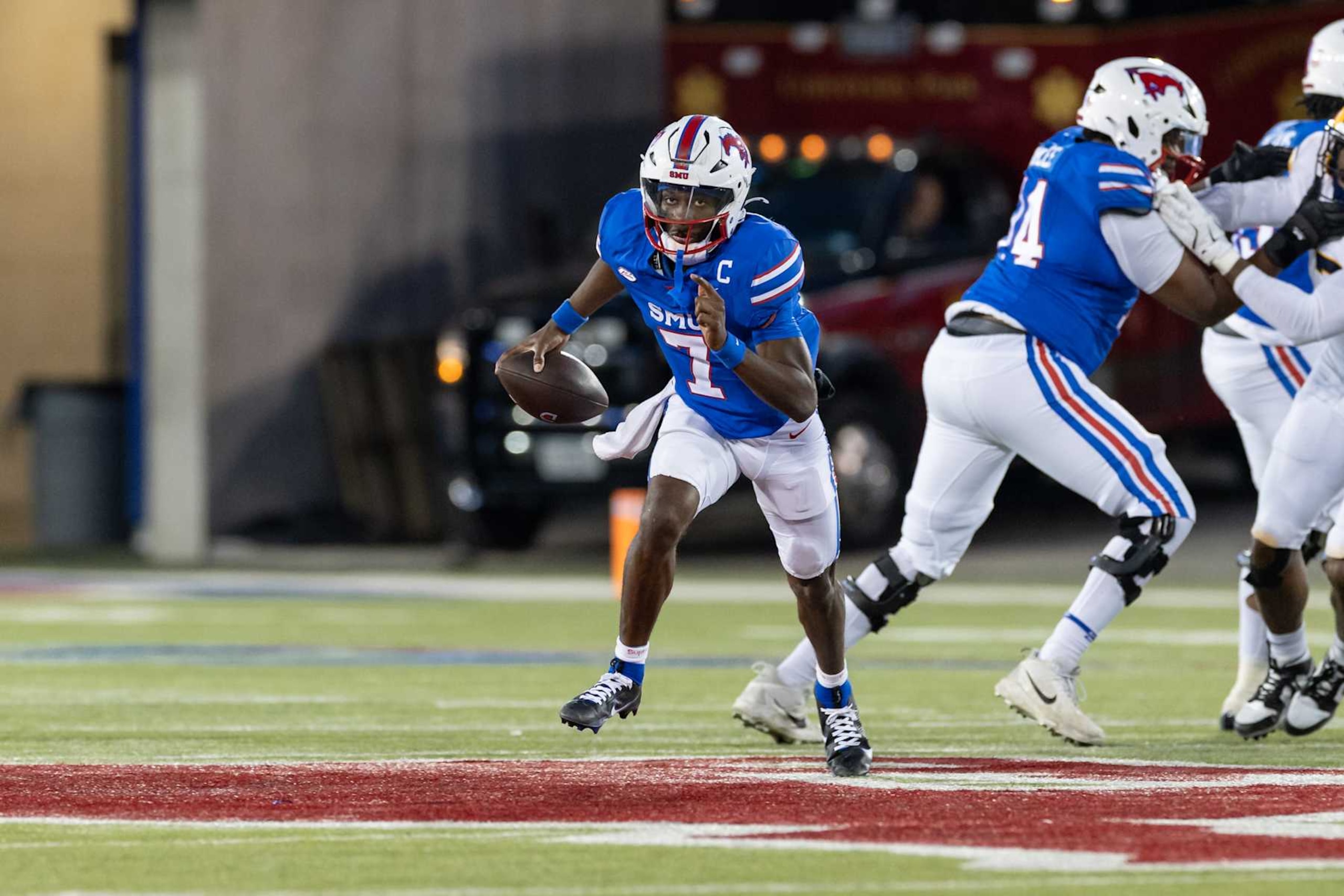 DALLAS, TX - NOVEMBER 30: SMU Mustangs quarterback Kevin Jennings (#7) runs up field during the Atlantic Coast Conference college football game between the SMU Mustangs and the Cal Golden Bears on November 30, 2024, at Gerald J. Ford Stadium in Dallas, TX.  (Photo by Matthew Visinsky/Icon Sportswire via Getty Images)