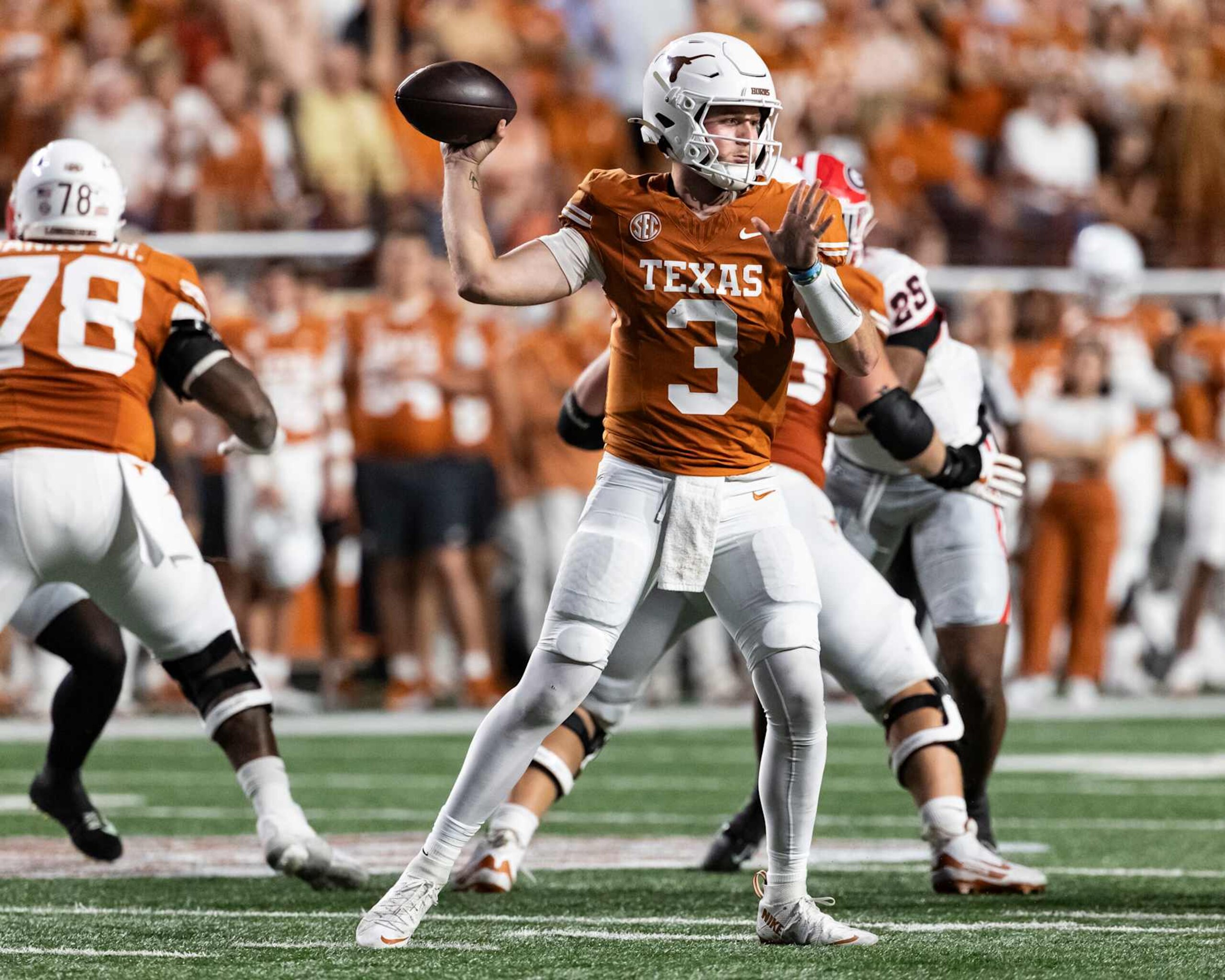 AUSTIN, TEXAS - OCTOBER 19: Quinn Ewers #3 of the Texas Longhorns passes the ball during a game between the Georgia Bulldogs and the Texas Longhorns at Darrell K Royal-Texas Memorial Stadium on October 19, 2024 in Austin, Texas. (Photo by Steve Limentani/ISI Photos/Getty Images)