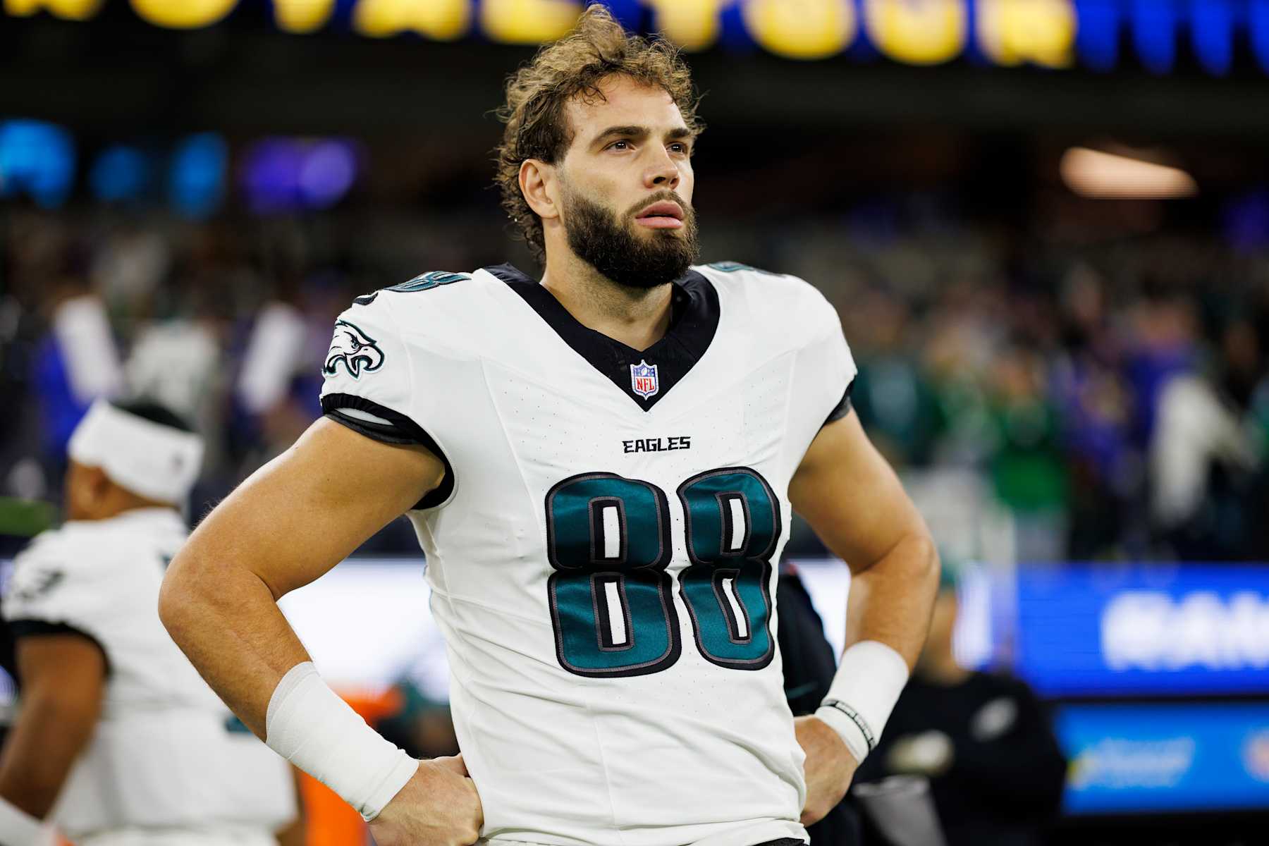 BREAKING: Louis Vuitton CEO Pietro Beccari suddenly publicly apologizes to Philadelphia Eagles star Dallas Goedert for the inappropriate attitude of the company's employees towards this player, promises to refund the morale and publicly apologizes to him on social media but contrary to this request, Dallas Goedert responded, making this leading brand ashamed...vannguyen