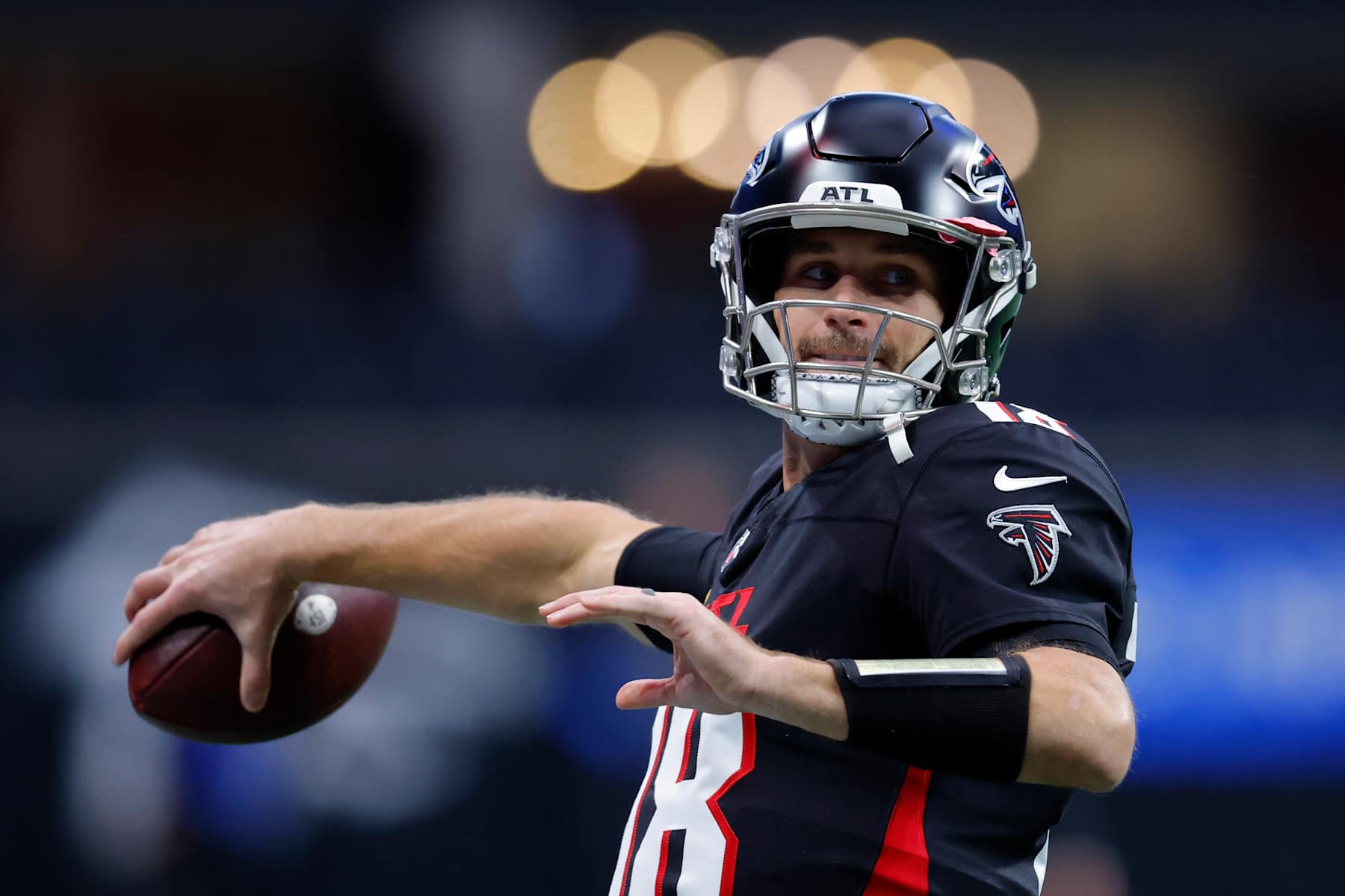 ATLANTA, GEORGIA - DECEMBER 01: Kirk Cousins #18 of the Atlanta Falcons warms up before the game against the Los Angeles Chargers at Mercedes-Benz Stadium on December 01, 2024 in Atlanta, Georgia. (Photo by Todd Kirkland/Getty Images)