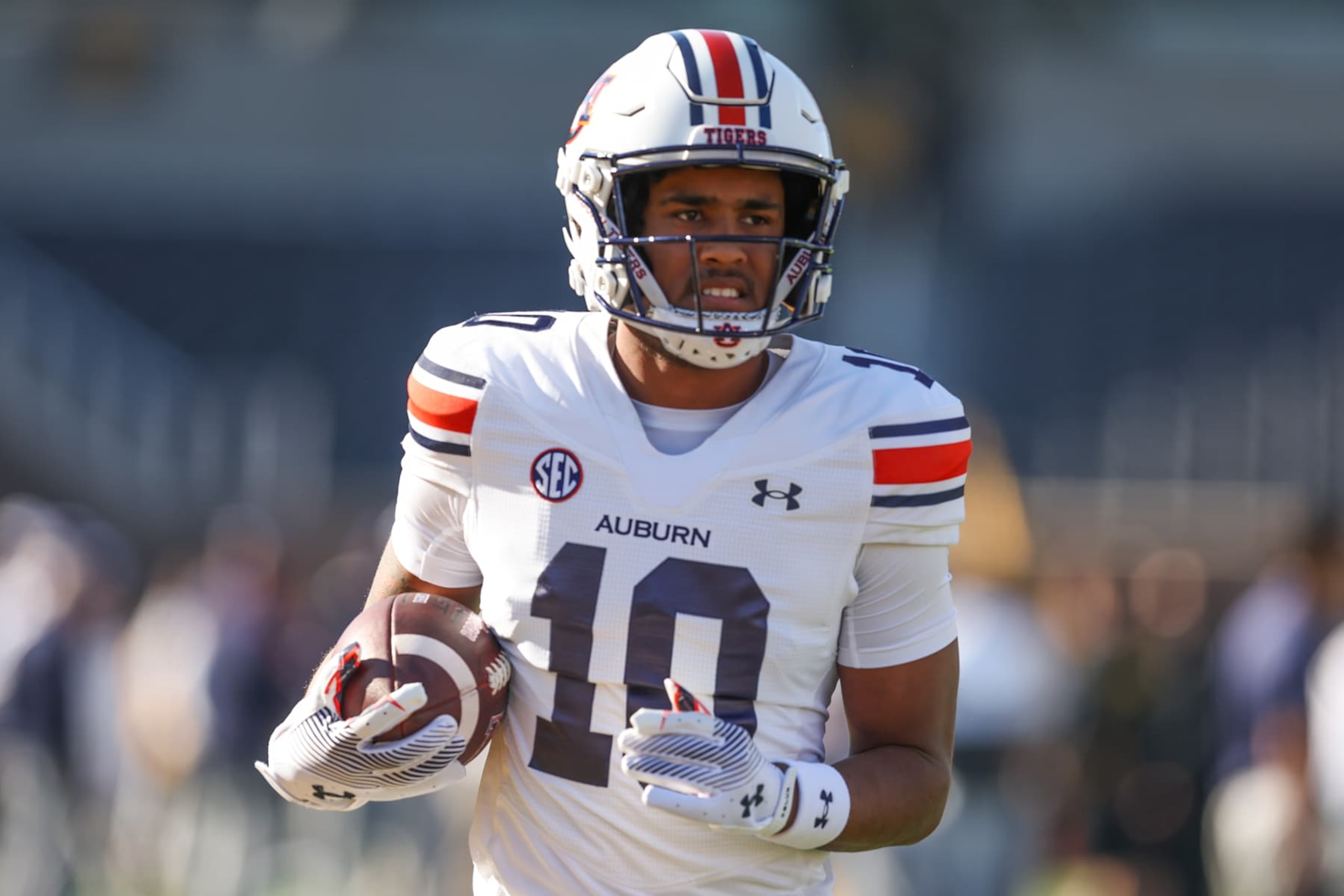 COLUMBIA, MO - OCTOBER 19: Auburn Tigers wide receiver Caleb Burton III (10) with the ball before an SEC game between the Auburn Tigers and Missouri Tigers on October 19, 2024 at Memorial Stadium in Columbia, MO. (Photo by Scott Winters/Icon Sportswire via Getty Images)