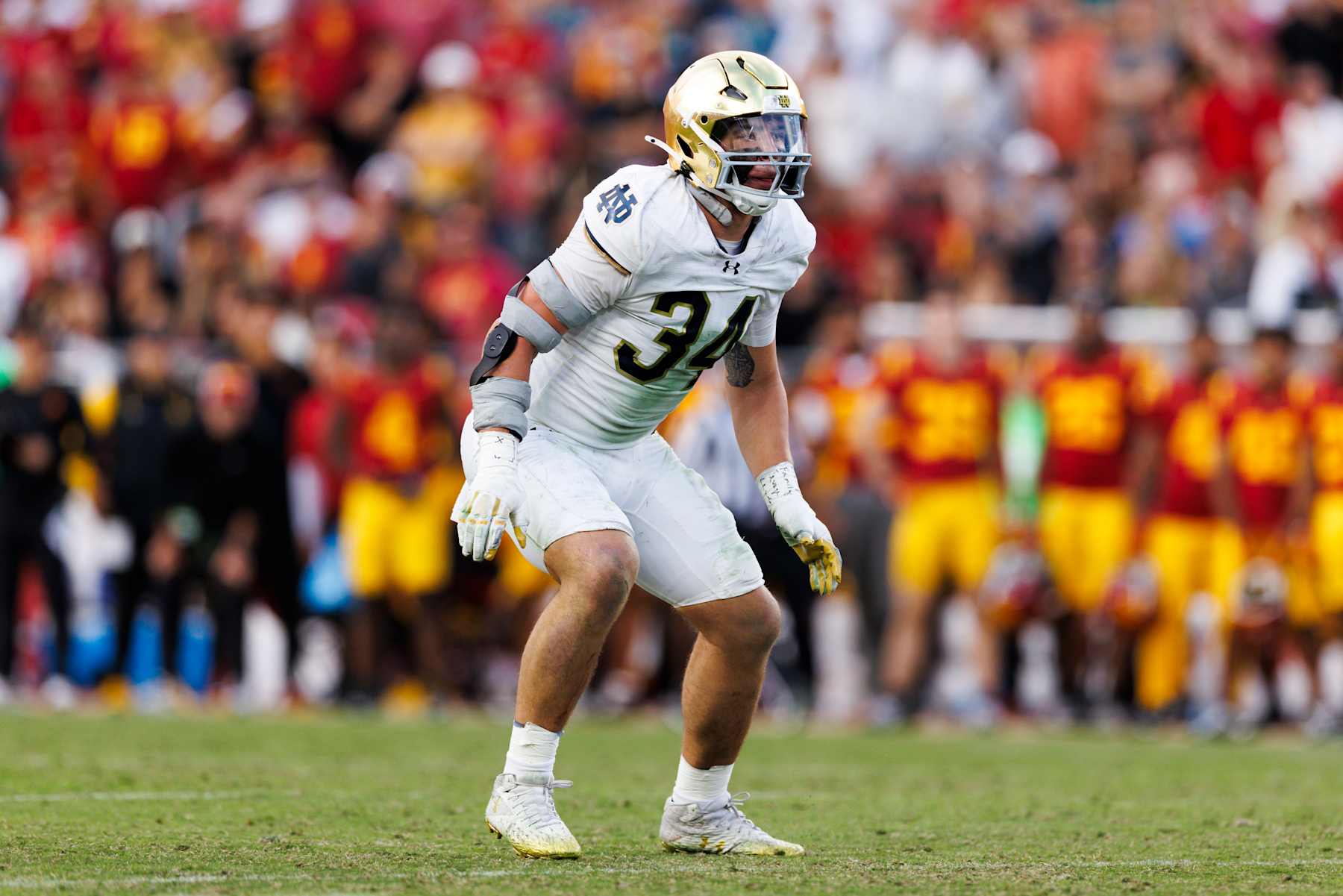 LOS ANGELES, CALIFORNIA - NOVEMBER 30: Drayk Bowen #34 of the Notre Dame Fighting Irish defends during the second half against USC Trojans at United Airlines Field at the Los Angeles Memorial Coliseum on November 30, 2024 in Los Angeles, California. (Photo by Ric Tapia/Getty Images)