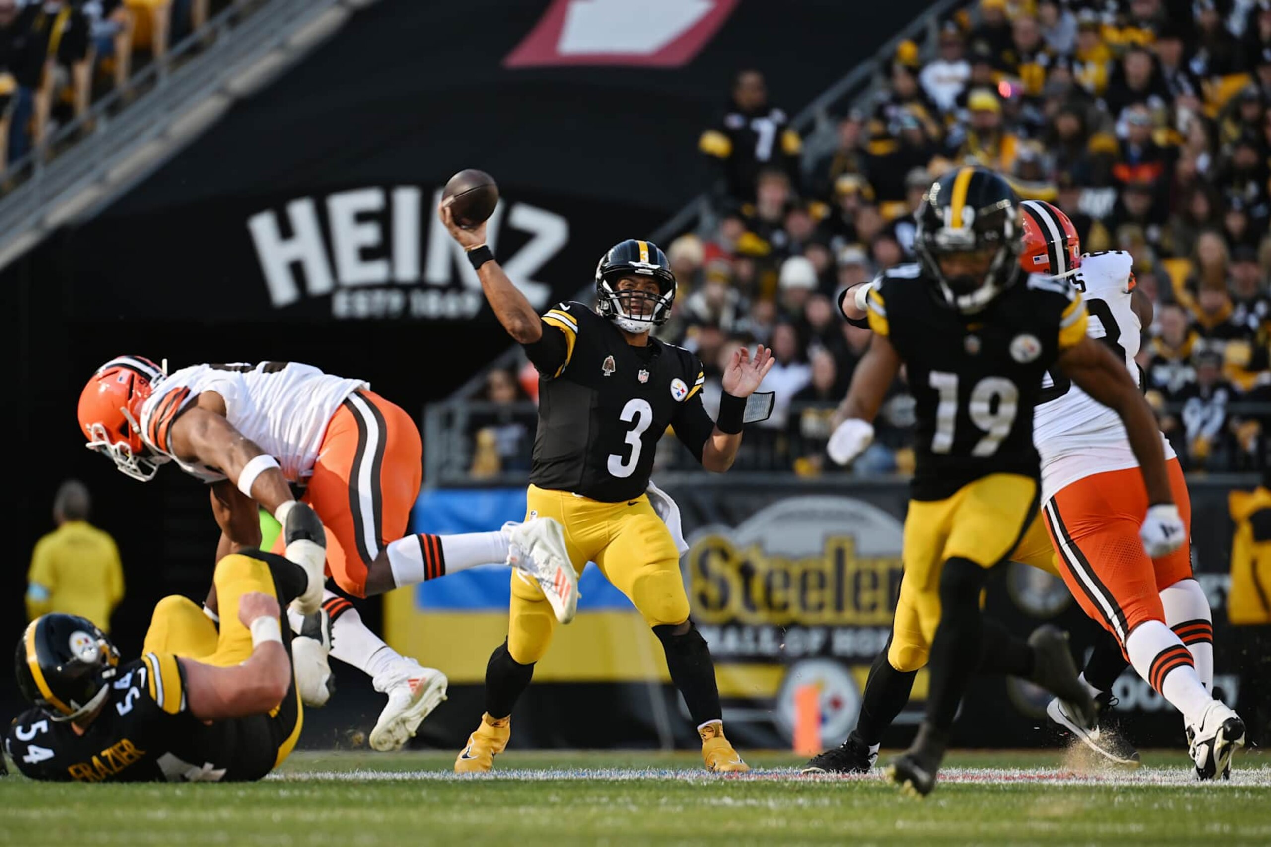 PITTSBURGH, PENNSYLVANIA - DECEMBER 08: Russell Wilson #3 of the Pittsburgh Steelers throws a pass against the Cleveland Browns during the second quarter at Acrisure Stadium on December 08, 2024 in Pittsburgh, Pennsylvania. (Photo by Justin Berl/Getty Images)
