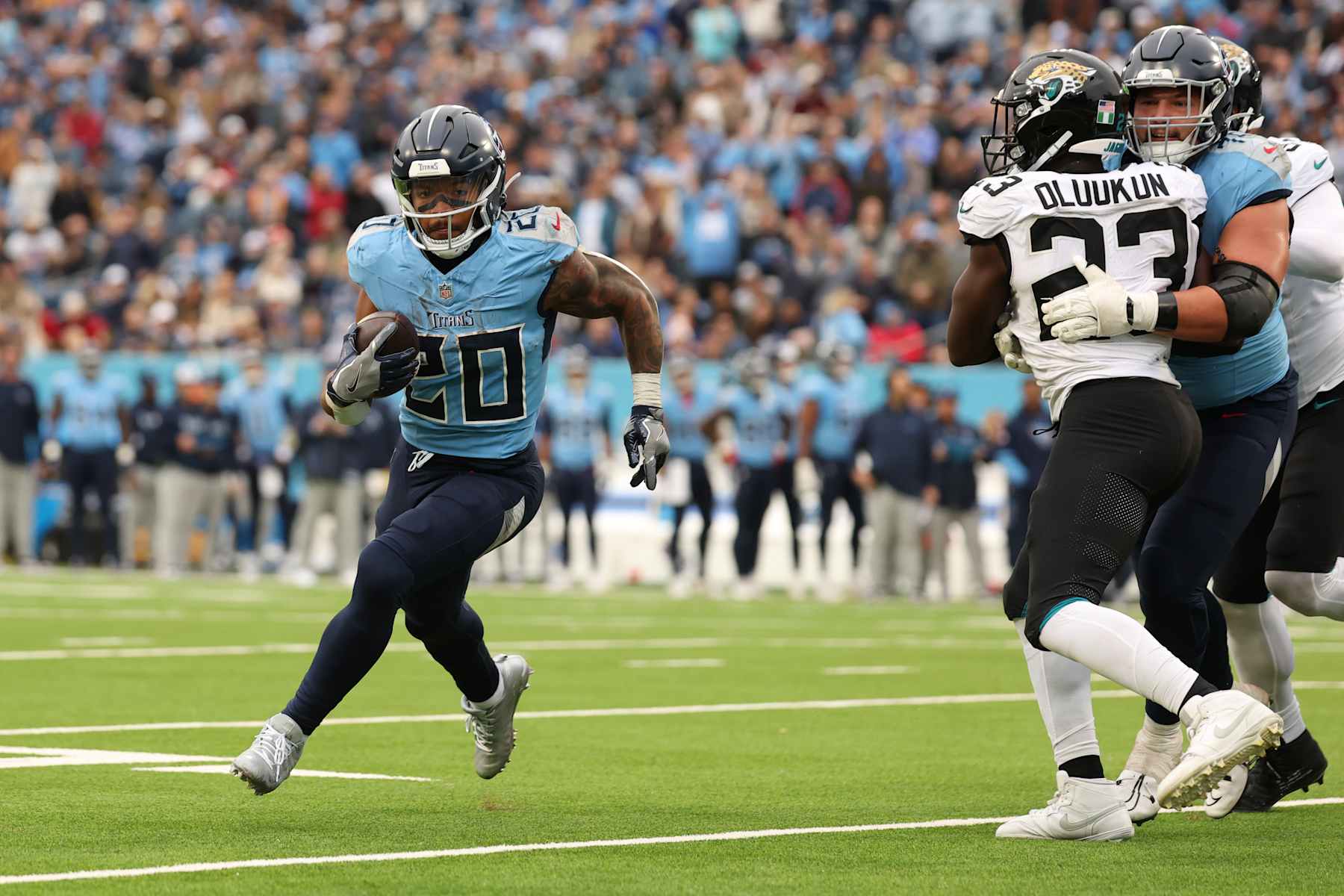 NASHVILLE, TENNESSEE - DECEMBER 08: Tony Pollard #20 of the Tennessee Titans runs with the ball during the second quarter against the Jacksonville Jaguars at Nissan Stadium on December 08, 2024 in Nashville, Tennessee. (Photo by Andy Lyons/Getty Images)