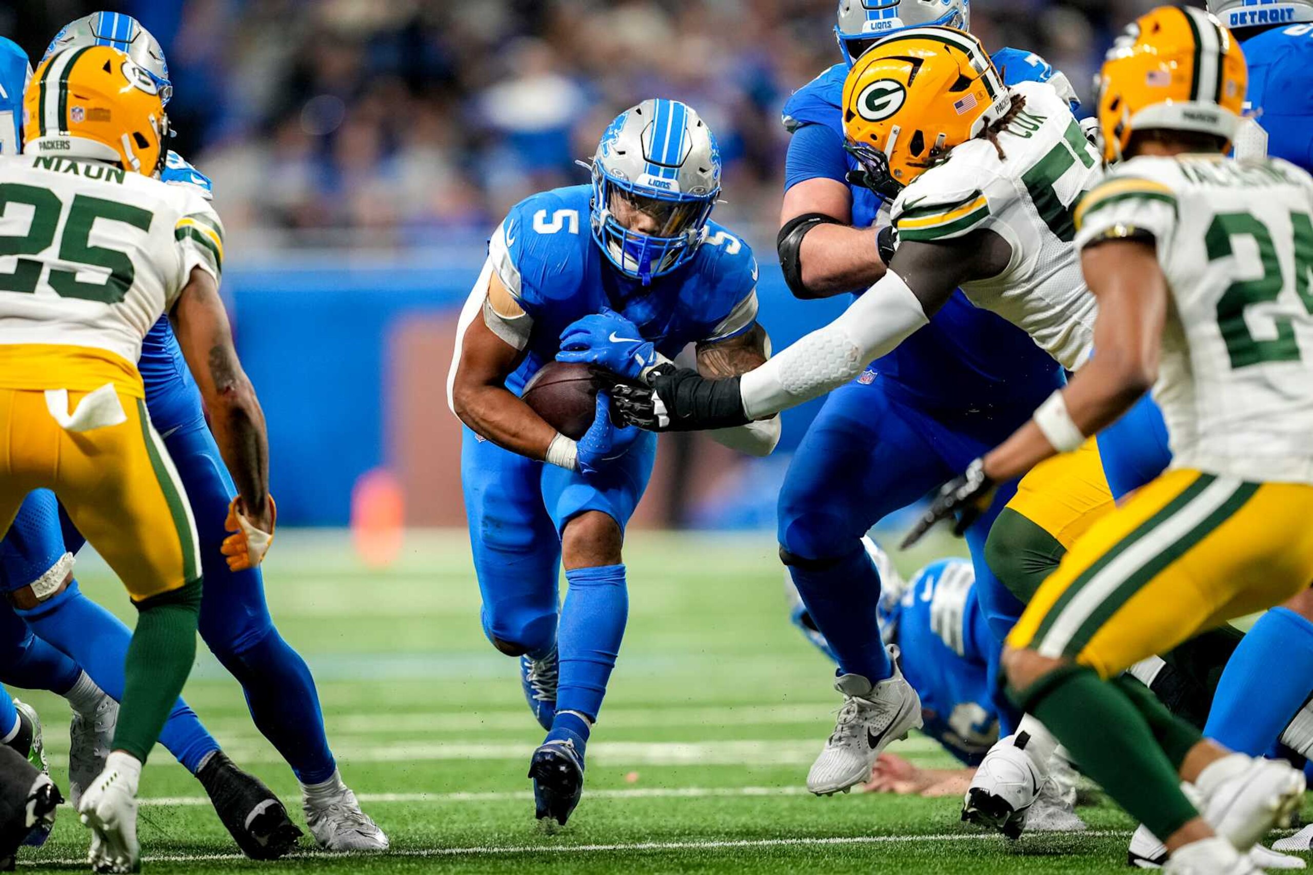 DETROIT, MICHIGAN - DECEMBER 05: David Montgomery #5 of the Detroit Lions runs the ball for a first down against the Green Bay Packers late in the fourth quarter of the game at Ford Field on December 05, 2024 in Detroit, Michigan. (Photo by Nic Antaya/Getty Images)