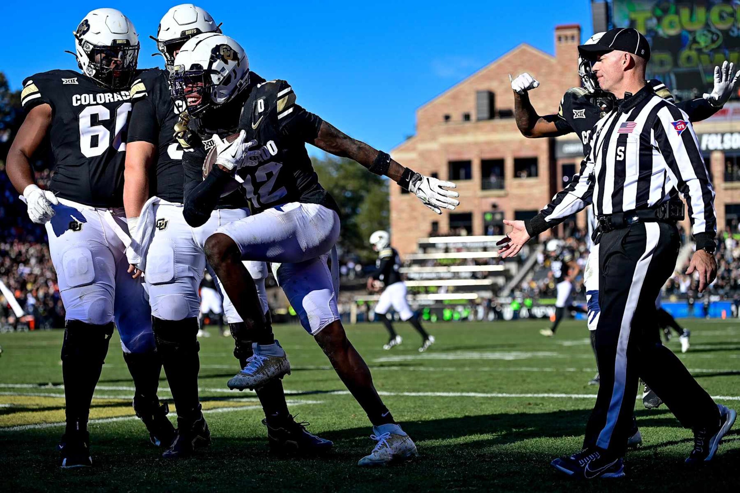 BOULDER, CO - NOVEMBER 29: Travis Hunter #12 of the Colorado Buffaloes celebrates with the Heisman Trophy pose after catching a pass under tight coverage against the Oklahoma State Cowboys for a fourth quarter touchdown at Folsom Field on November 29, 2024 in Boulder, Colorado. (Photo by Dustin Bradford/Getty Images) BOULDER, CO - NOVEMBER 29: Travis Hunter #12 of the Colorado Buffaloes celebrates with the Heisman Trophy pose after catching a pass under tight coverage against the Oklahoma State Cowboys for a fourth quarter touchdown at Folsom Field on November 29, 2024 in Boulder, Colorado. (Photo by Dustin Bradford/Getty Images)
