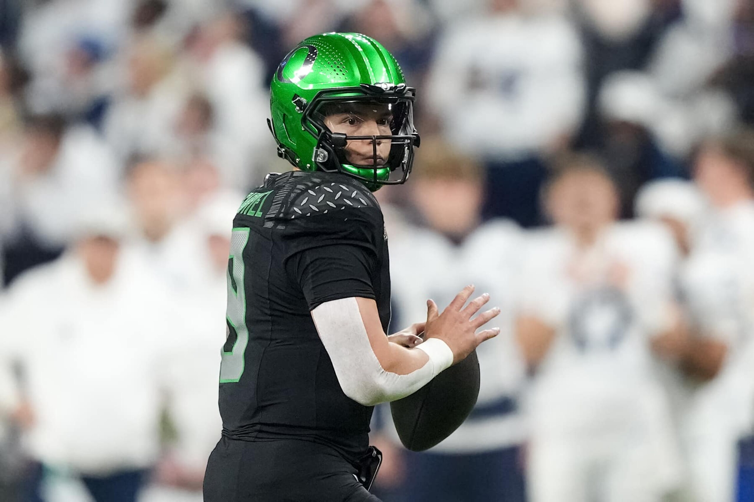 INDIANAPOLIS, INDIANA - DECEMBER 07: Dillon Gabriel #8 of the Oregon Ducks drops back to pass in the first quarter against the Penn State Nittany Lions of the 2024 Big Ten Football Championship at Lucas Oil Stadium on December 07, 2024 in Indianapolis, Indiana. (Photo by Dylan Buell/Getty Images) INDIANAPOLIS, INDIANA - DECEMBER 07: Dillon Gabriel #8 of the Oregon Ducks drops back to pass in the first quarter against the Penn State Nittany Lions of the 2024 Big Ten Football Championship at Lucas Oil Stadium on December 07, 2024 in Indianapolis, Indiana. (Photo by Dylan Buell/Getty Images)