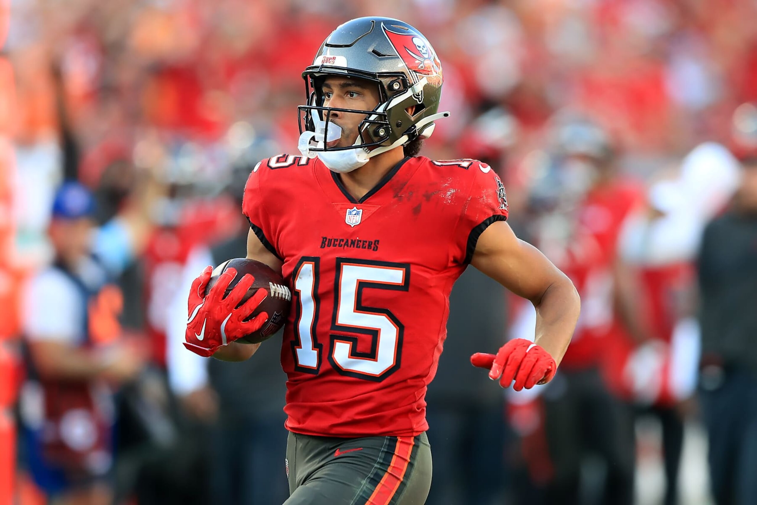 TAMPA, FL - DECEMBER 08: Tampa Bay Buccaneers Wide Receiver Jalen McMillan (15) runs into the end zone for his second score of the day during the game between the Las Vegas Raiders and the Tampa Bay Buccaneers on December 8, 2024 at Raymond James Stadium in Tampa, Florida. (Photo by Cliff Welch/Icon Sportswire via Getty Images)