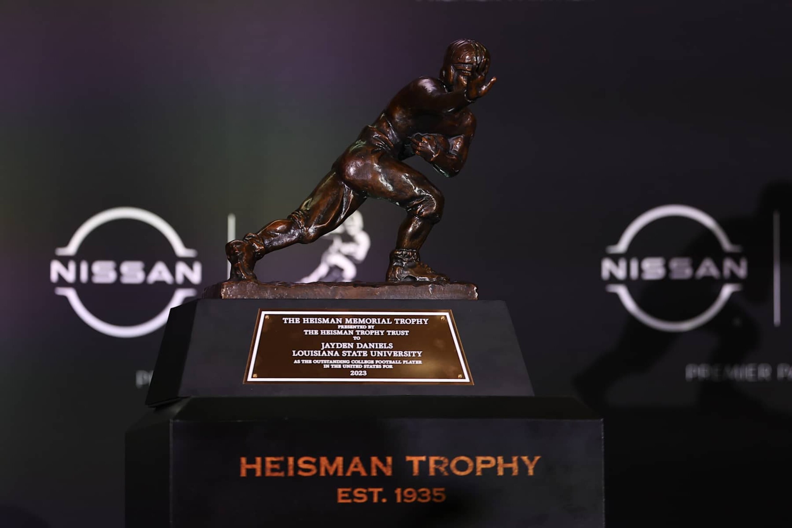 NEW YORK, NY - DECEMBER 09: A general view of the Heisman Trophy of Jayden Daniels quarterback LSU at the press conference at the New York Marriott Marquis on December 9, 2023 in New York City, New York. (Photo by Rich Graessle/Icon Sportswire via Getty Images) NEW YORK, NY - DECEMBER 09: A general view of the Heisman Trophy of Jayden Daniels quarterback LSU at the press conference at the New York Marriott Marquis on December 9, 2023 in New York City, New York. (Photo by Rich Graessle/Icon Sportswire via Getty Images)