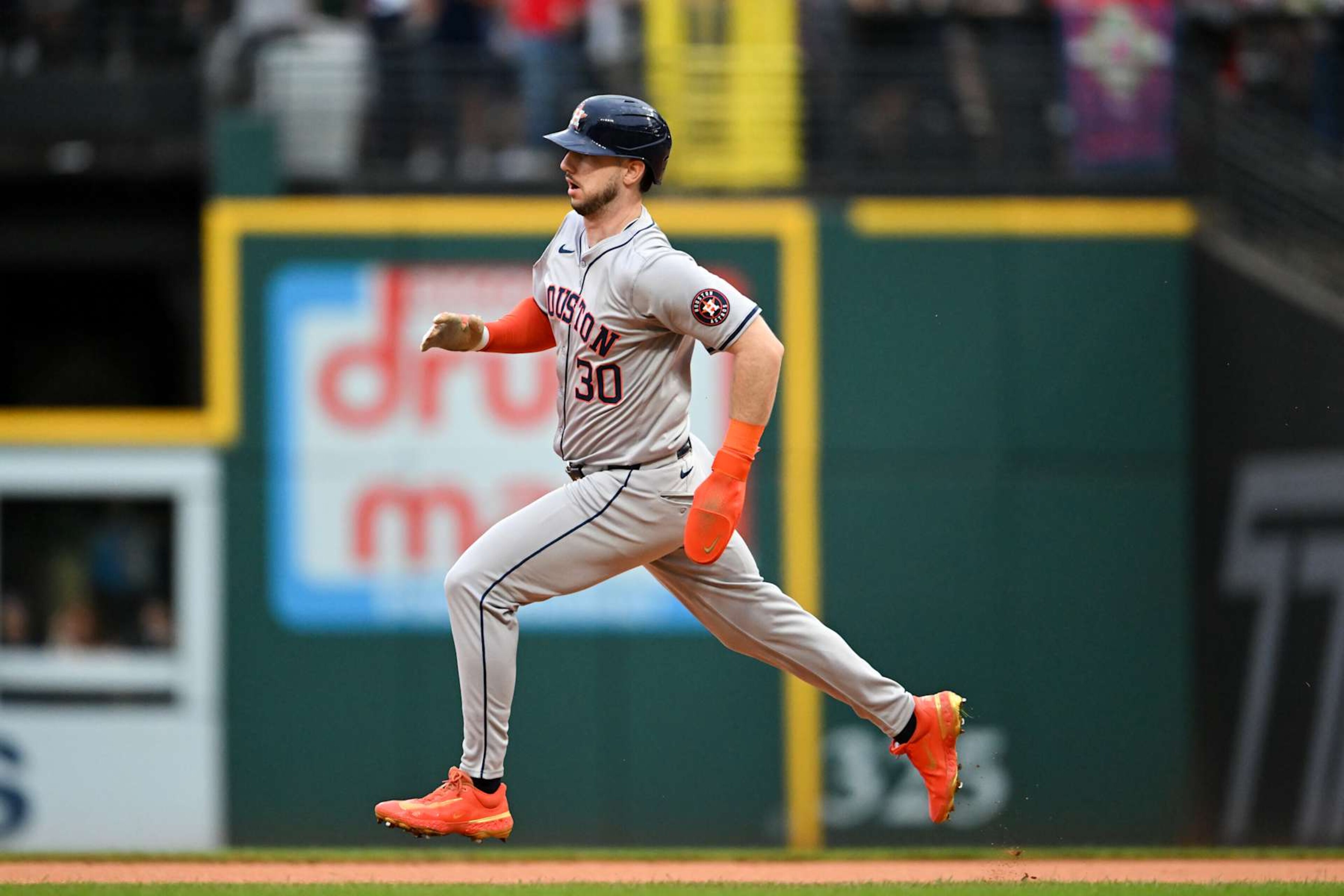 CLEVELAND, OHIO - SEPTEMBER 28: Kyle Tucker #30 of the Houston Astros runs to second base during the first inning against the Cleveland Guardians at Progressive Field on September 28, 2024 in Cleveland, Ohio. (Photo by Nick Cammett/Diamond Images via Getty Images) CLEVELAND, OHIO - SEPTEMBER 28: Kyle Tucker #30 of the Houston Astros runs to second base during the first inning against the Cleveland Guardians at Progressive Field on September 28, 2024 in Cleveland, Ohio. (Photo by Nick Cammett/Diamond Images via Getty Images)