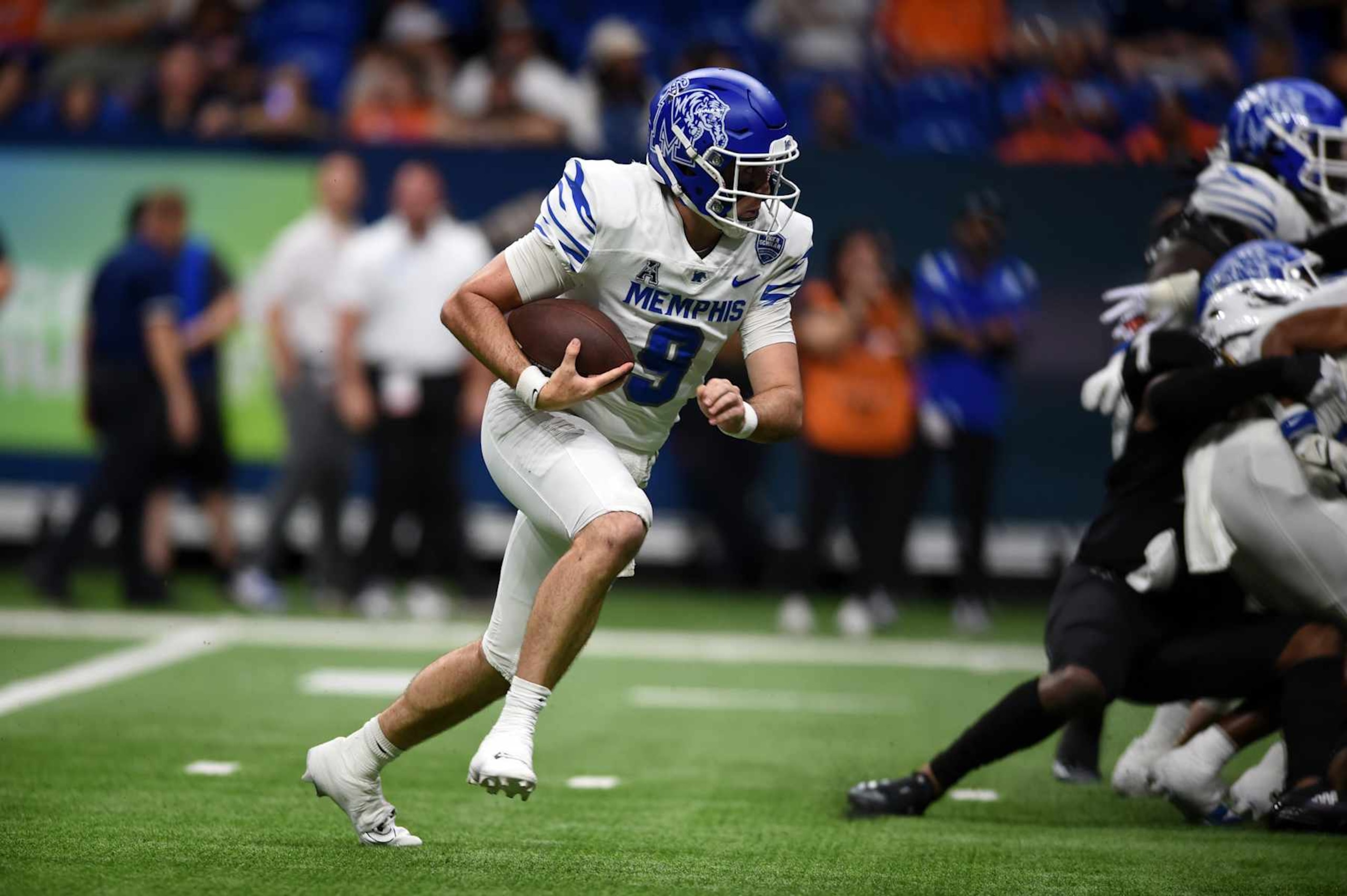 SAN ANTONIO, TX - NOVEMBER 02: Memphis Tigers QB Seth Henigan runs for yardage during game between the Memphis Tigers and the University of Texas - San Antonio Roadrunners on November 2, 2024 at the Alamodome in San Antonio, TX. (Photo by John Rivera/Icon Sportswire via Getty Images)