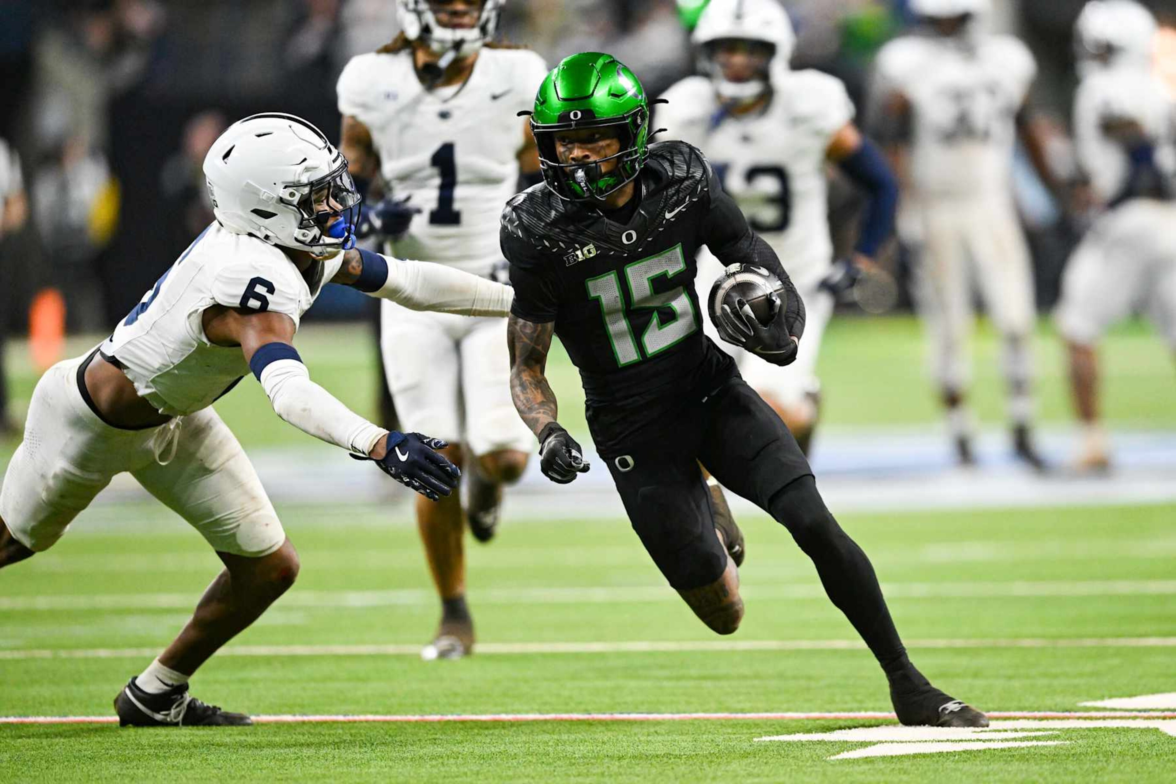INDIANAPOLIS, IN - DECEMBER 07: Oregon Ducks WR Tez Johnson (15) runs the ball during the Big Ten Championship football game between the Penn State Nittany Lions and the Oregon Ducks on December 7, 2024 at Lucas Oil Stadium in Indianapolis, IN (Photo by James Black/Icon Sportswire via Getty Images) INDIANAPOLIS, IN - DECEMBER 07: Oregon Ducks WR Tez Johnson (15) runs the ball during the Big Ten Championship football game between the Penn State Nittany Lions and the Oregon Ducks on December 7, 2024 at Lucas Oil Stadium in Indianapolis, IN (Photo by James Black/Icon Sportswire via Getty Images)