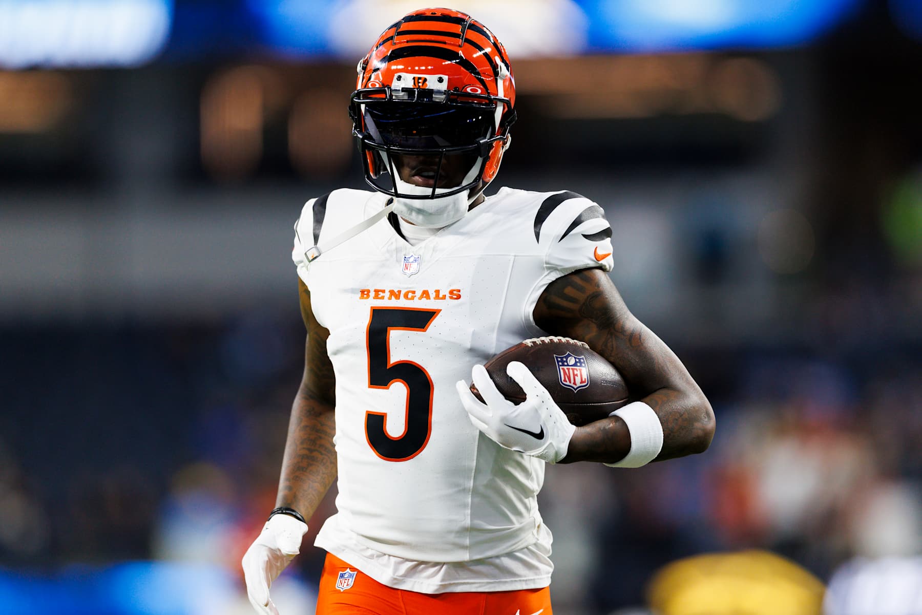 INGLEWOOD, CALIFORNIA - NOVEMBER 17: Tee Higgins #5 of the Cincinnati Bengals runs after the catch before a game against the Los Angeles Chargers at SoFi Stadium on November 17, 2024 in Inglewood, California. (Photo by Ric Tapia/Getty Images)