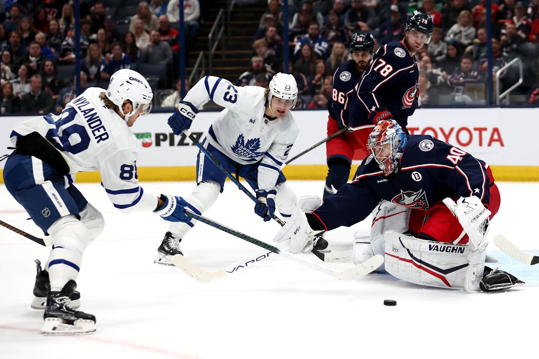 The Columbus Blue Jackets and Toronto Maple Leafs in action on Oct. 22, 2024.