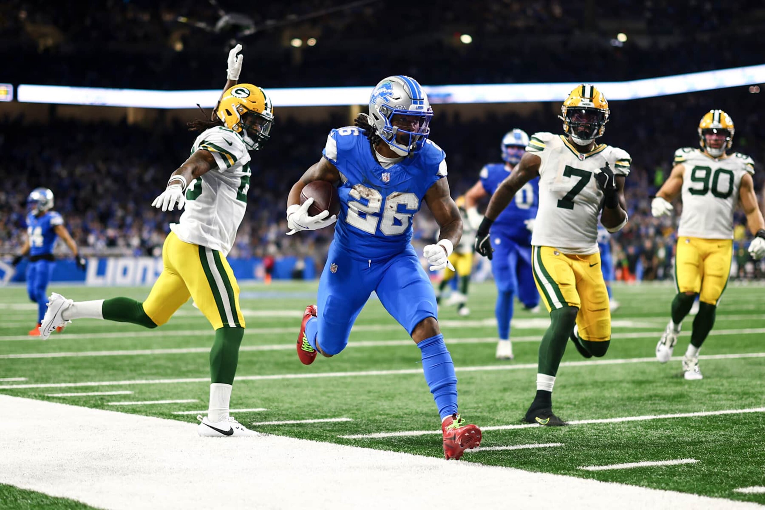 DETROIT, MICHIGAN - DECEMBER 05: Jahmyr Gibbs #26 of the Detroit Lions carries the ball during the second half of an NFL football game against the Green Bay Packers at Ford Field on December 5, 2024 in Detroit, Michigan. (Photo by Kevin Sabitus/Getty Images)