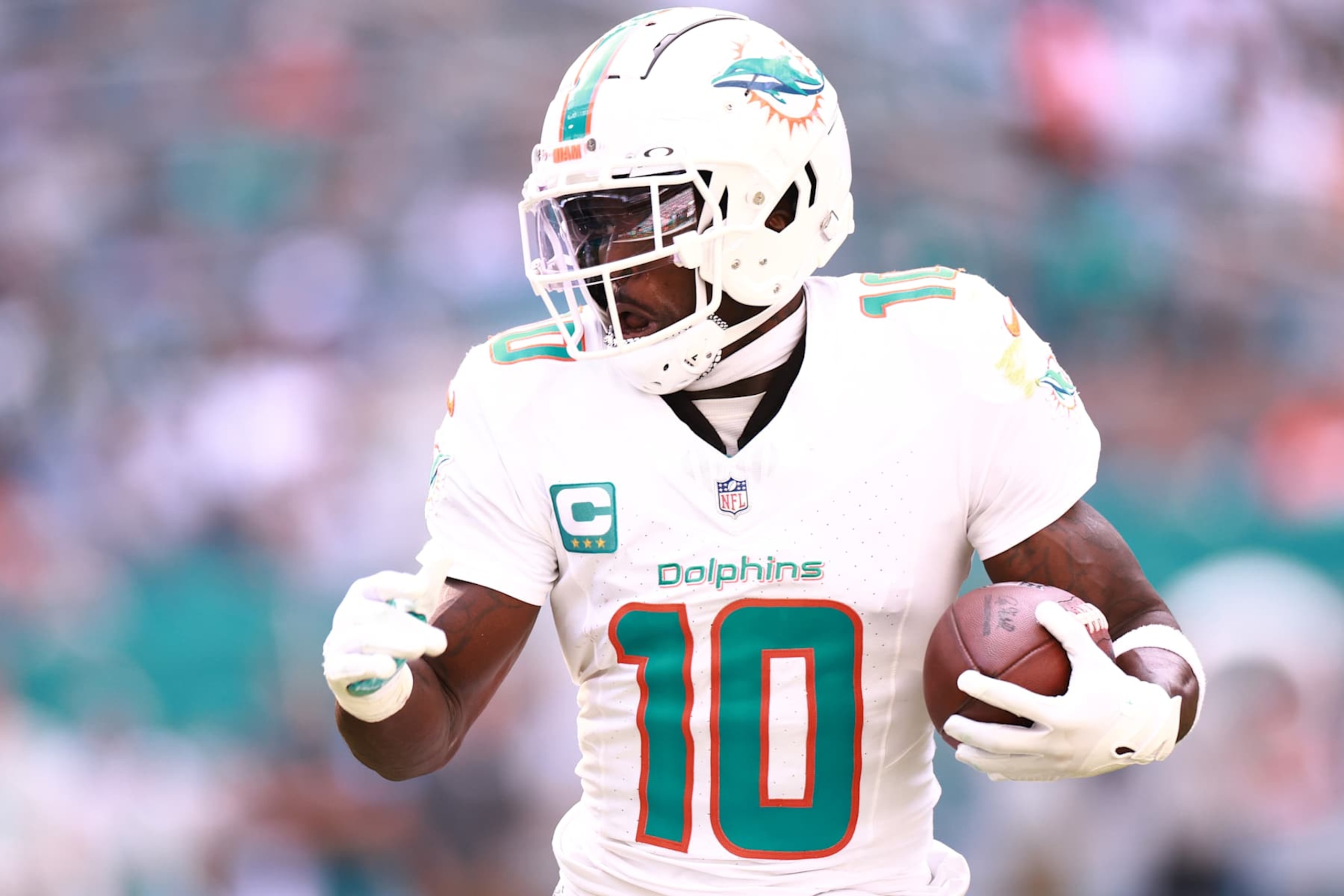 MIAMI GARDENS, FLORIDA - DECEMBER 08: Tyreek Hill #10 of the Miami Dolphins runs the ball up the field in the first quarter of a game against the New York Jets at Hard Rock Stadium on December 08, 2024 in Miami Gardens, Florida. (Photo by Carmen Mandato/Getty Images)