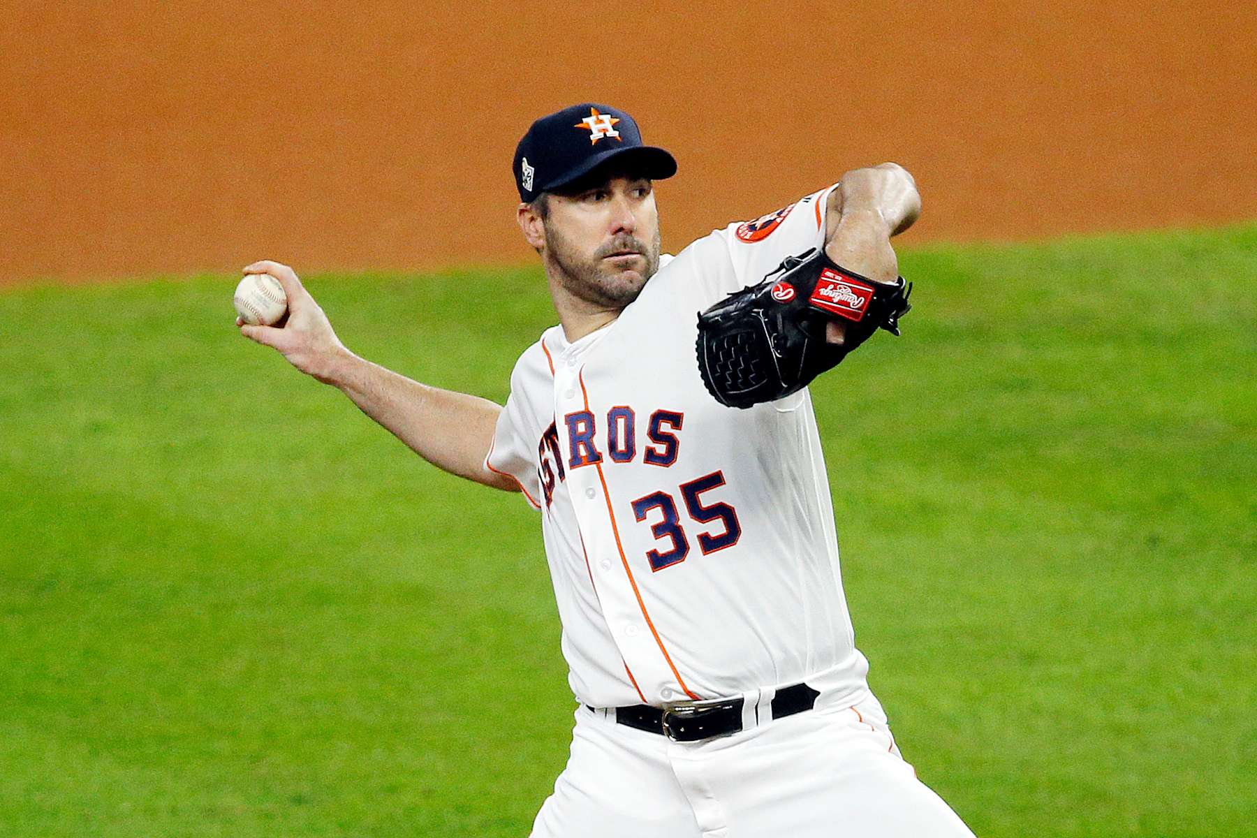 HOUSTON, TEXAS - OCTOBER 29: Justin Verlander #35 of the Houston Astros delivers the pitch against the Washington Nationals during the first inning in Game Six of the 2019 World Series at Minute Maid Park on October 29, 2019 in Houston, Texas. (Photo by Bob Levey/Getty Images)