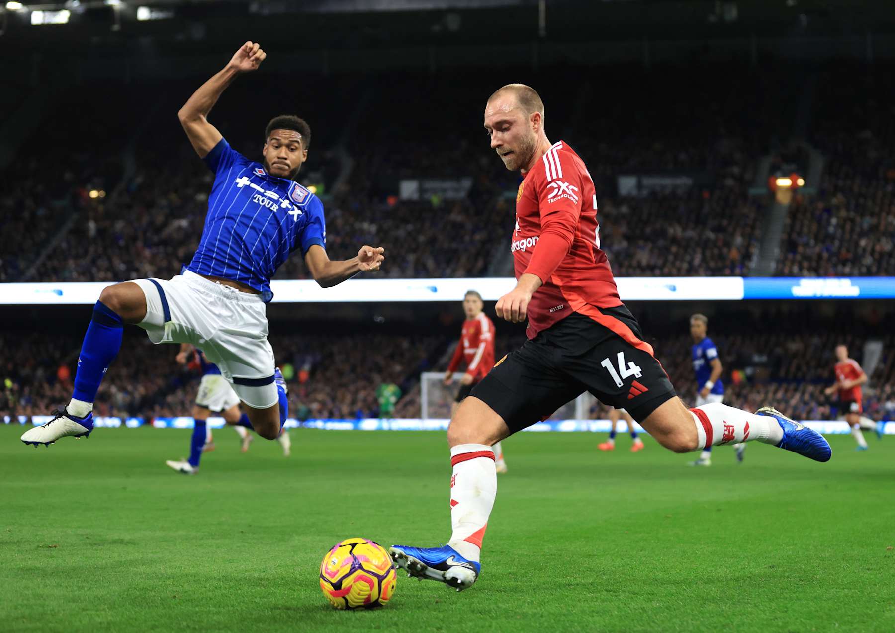 IPSWICH, ENGLAND - NOVEMBER 24: Christian Eriksen of Manchester United passes the ball whilst under pressure from Jens Cajuste of Ipswich Town during the Premier League match between Ipswich Town FC and Manchester United FC at Portman Road on November 24, 2024 in Ipswich, England. (Photo by Stephen Pond/Getty Images)