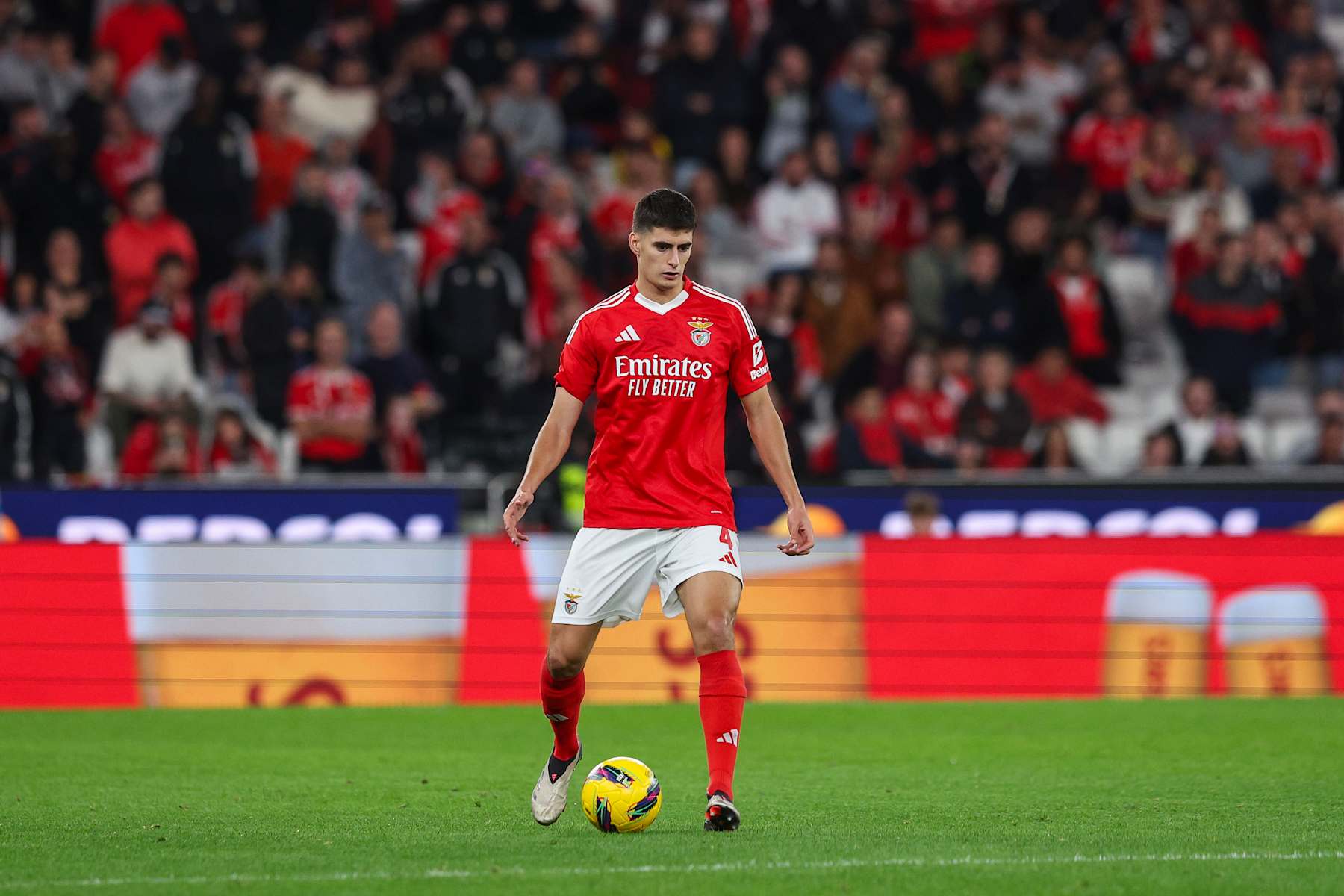 LISBON, PORTUGAL - NOVEMBER 23: Antonio Silva of SL Benfica during the match between SL Benfica and CF Estrela da Amadora for the  Portuguese Cup at Estadio da Luz on November 23, 2024 in Lisbon, Portugal. (Photo by Carlos Rodrigues/Getty Images)