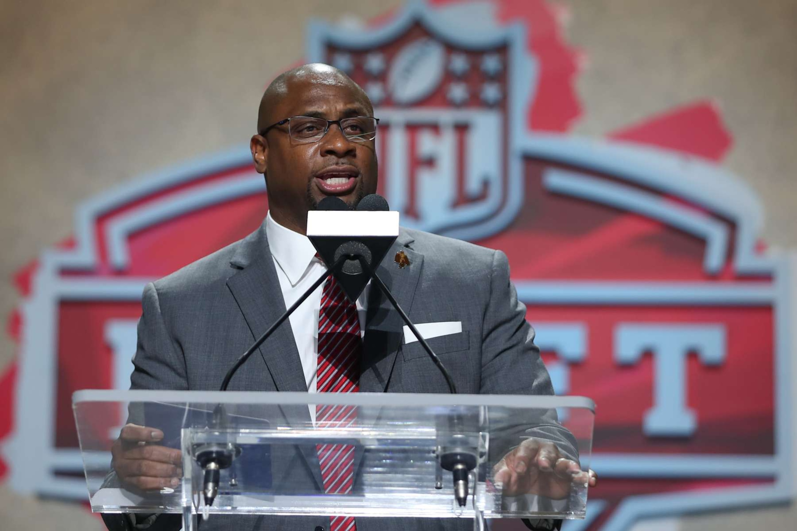 KANSAS CITY, MO - APRIL 28: Executive Vice President of Football Operations Troy Vincent at the podium in the third round of the NFL Draft on April 28, 2023 at Union Station in Kansas City, MO. (Photo by Scott Winters/Icon Sportswire via Getty Images)